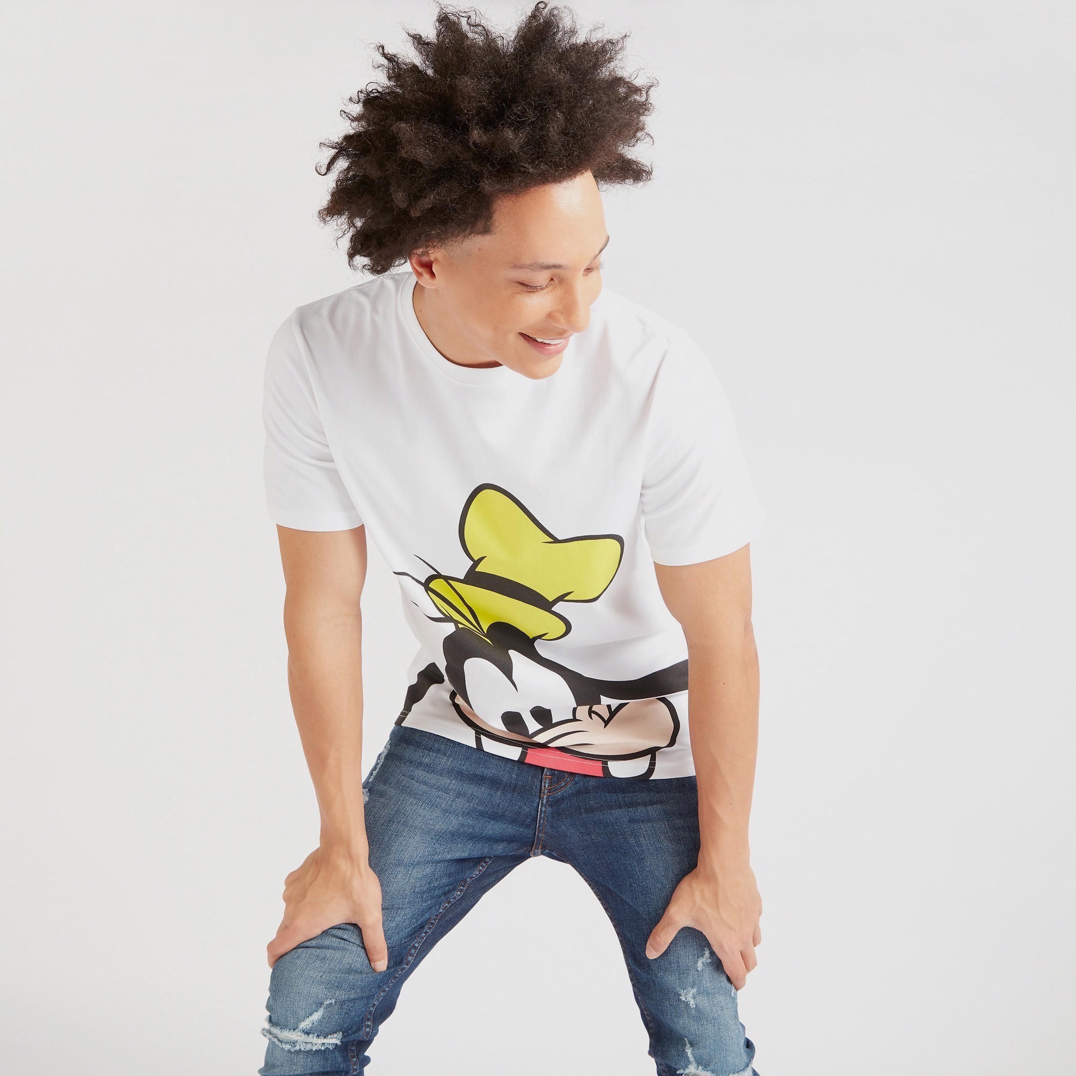تيشيرت بياقة ضيّقة وأكمام قصيرة وطبعات جوفي-men-clothing-tshirtsandpolos-tshirts-image-5