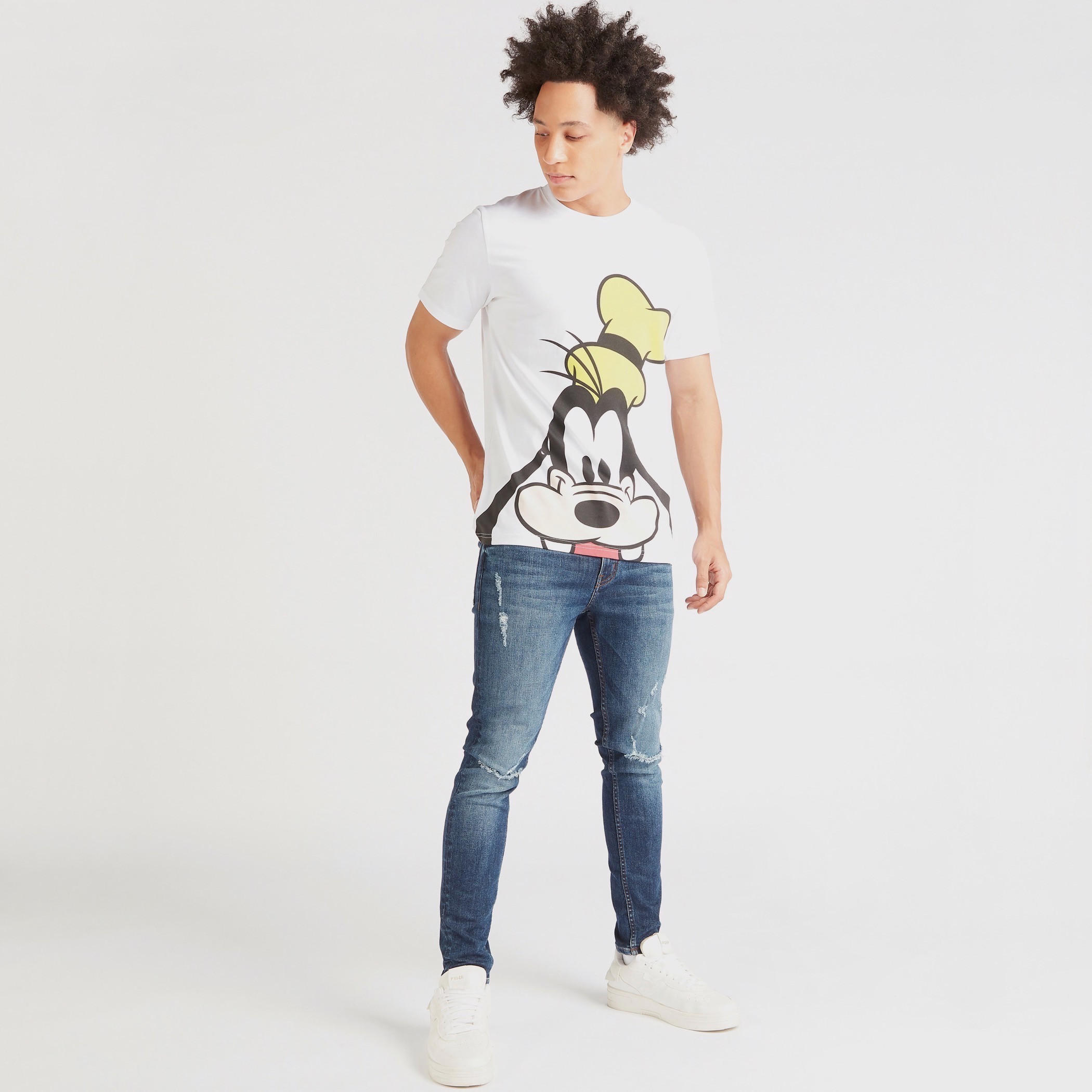 تيشيرت بياقة ضيّقة وأكمام قصيرة وطبعات جوفي-men-clothing-tshirtsandpolos-tshirts-image-4