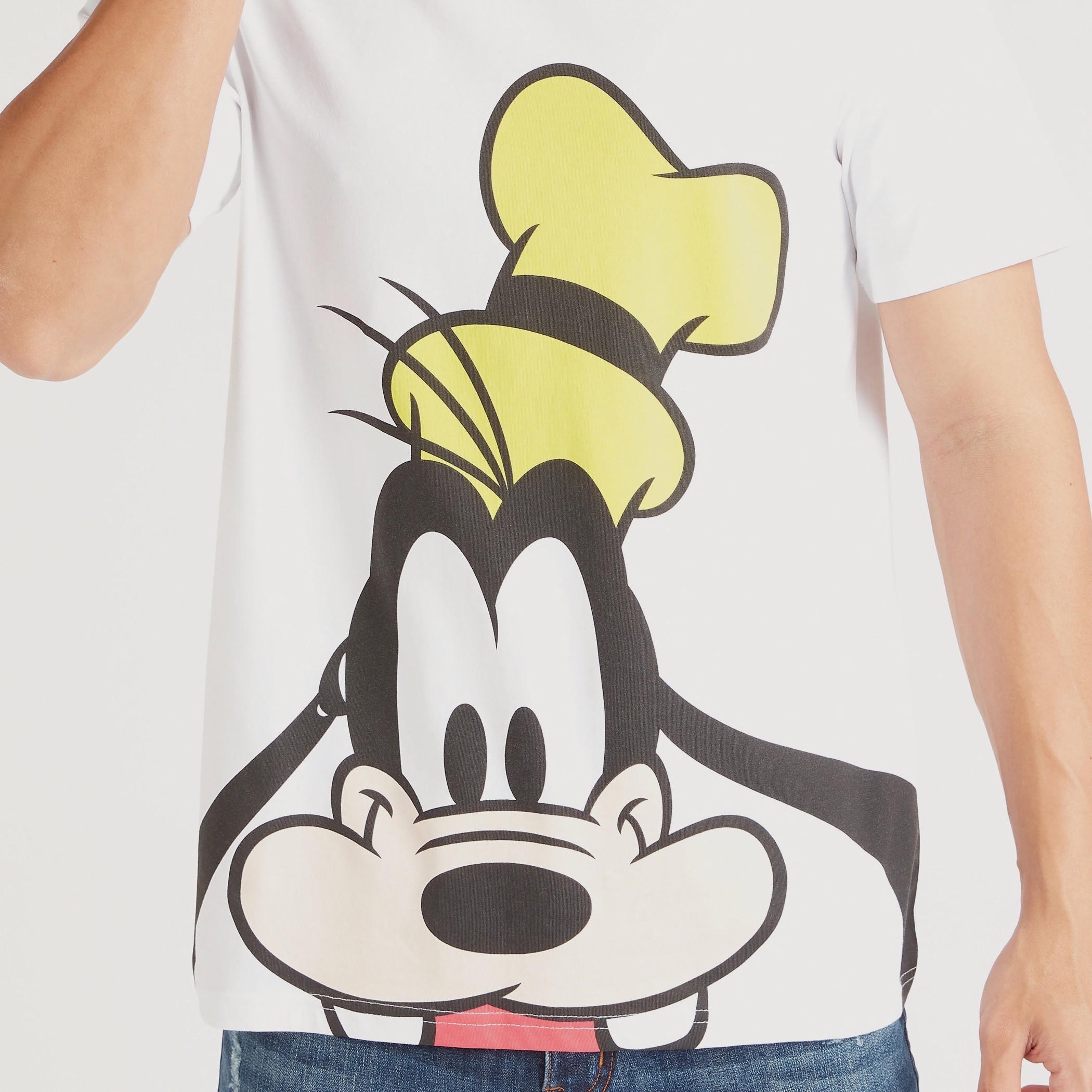 تيشيرت بياقة ضيّقة وأكمام قصيرة وطبعات جوفي-men-clothing-tshirtsandpolos-tshirts-image-3