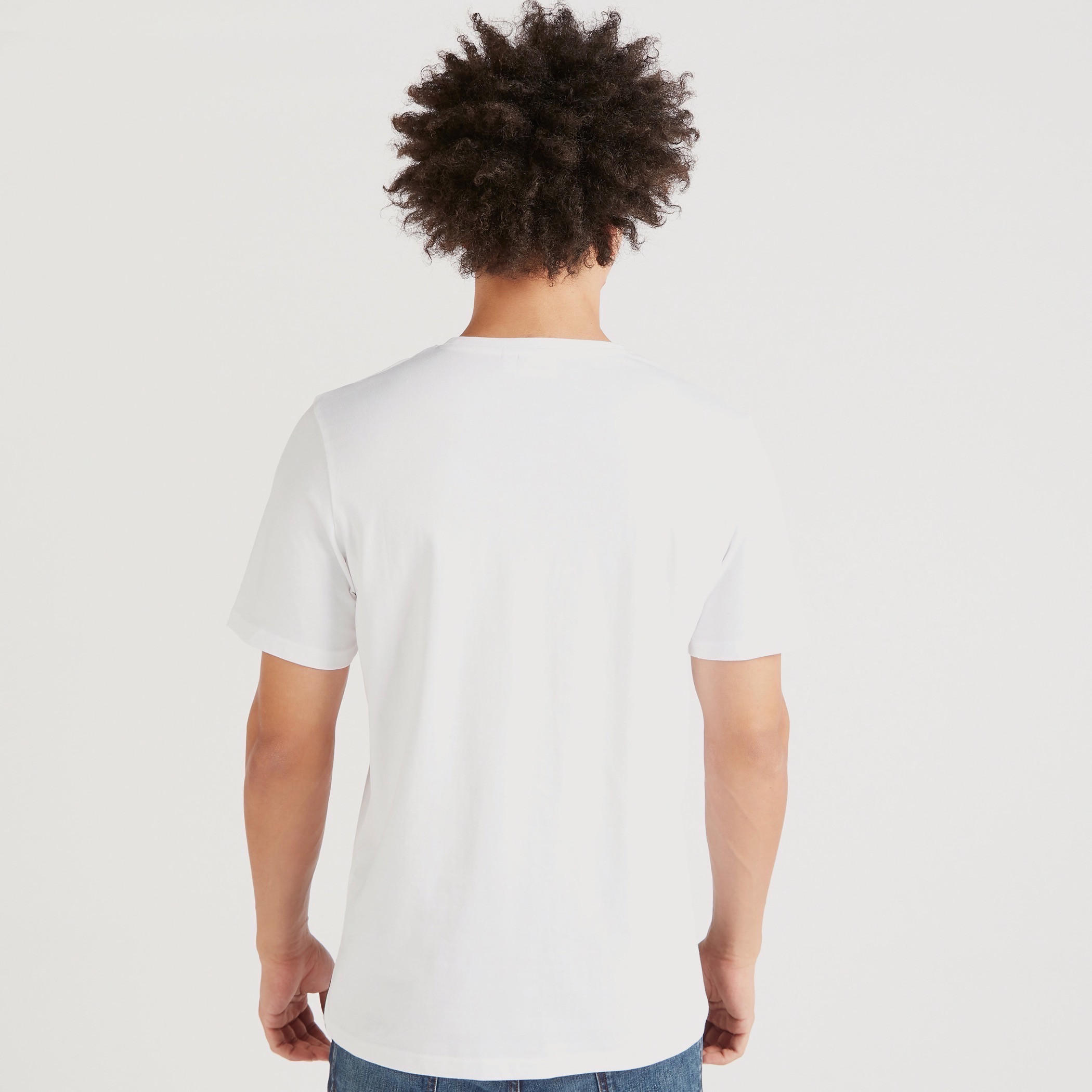 تيشيرت بياقة ضيّقة وأكمام قصيرة وطبعات جوفي-men-clothing-tshirtsandpolos-tshirts-image-2