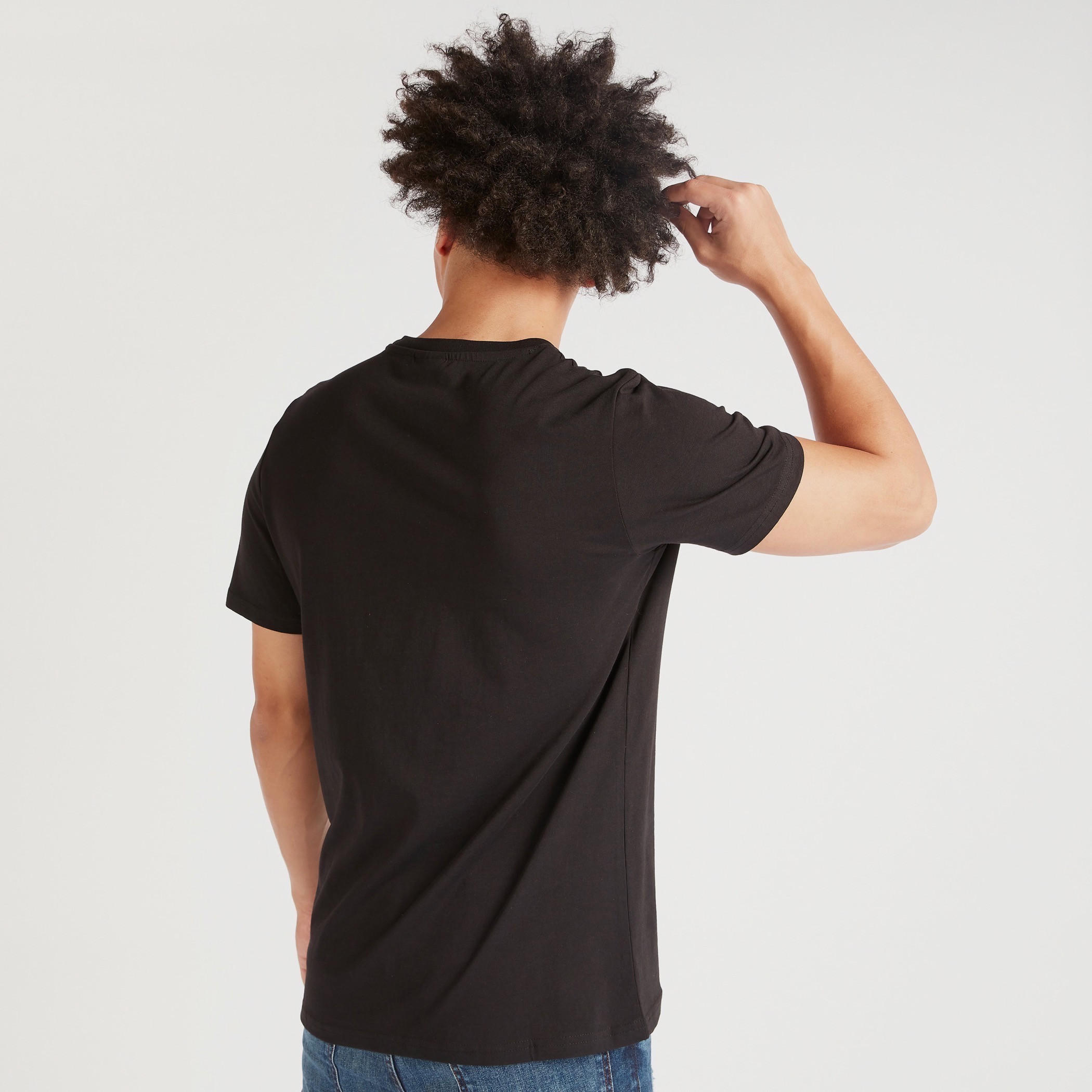 تيشيرت بياقة ضيّقة وأكمام قصيرة وطبعات كابتن أمريكا-men-clothing-tshirtsandpolos-tshirts-image-4