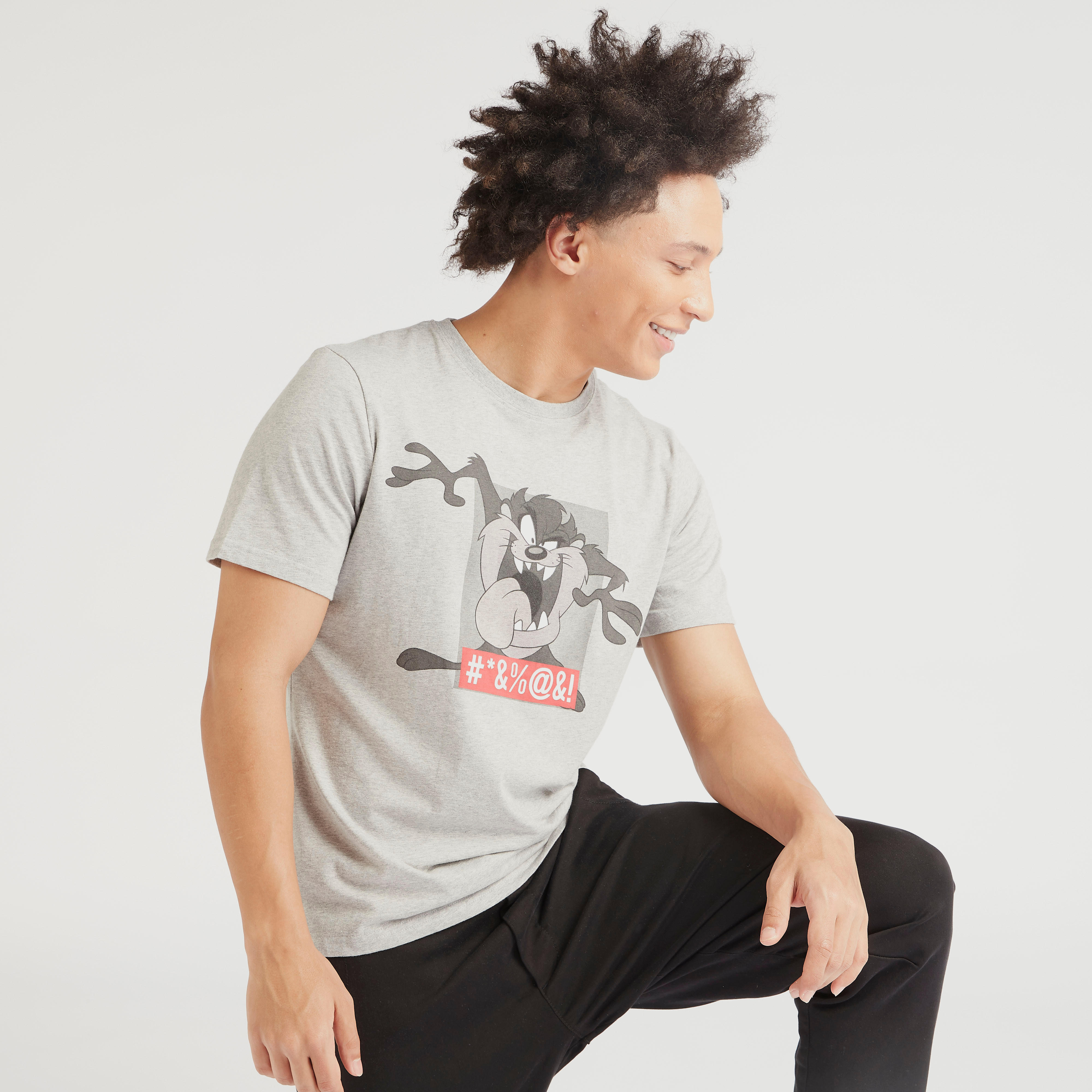 تيشيرت بياقة ضيقة وأكمام قصيرة وطبعات لوني تيونز-men-clothing-tshirtsandpolos-tshirts-image-1
