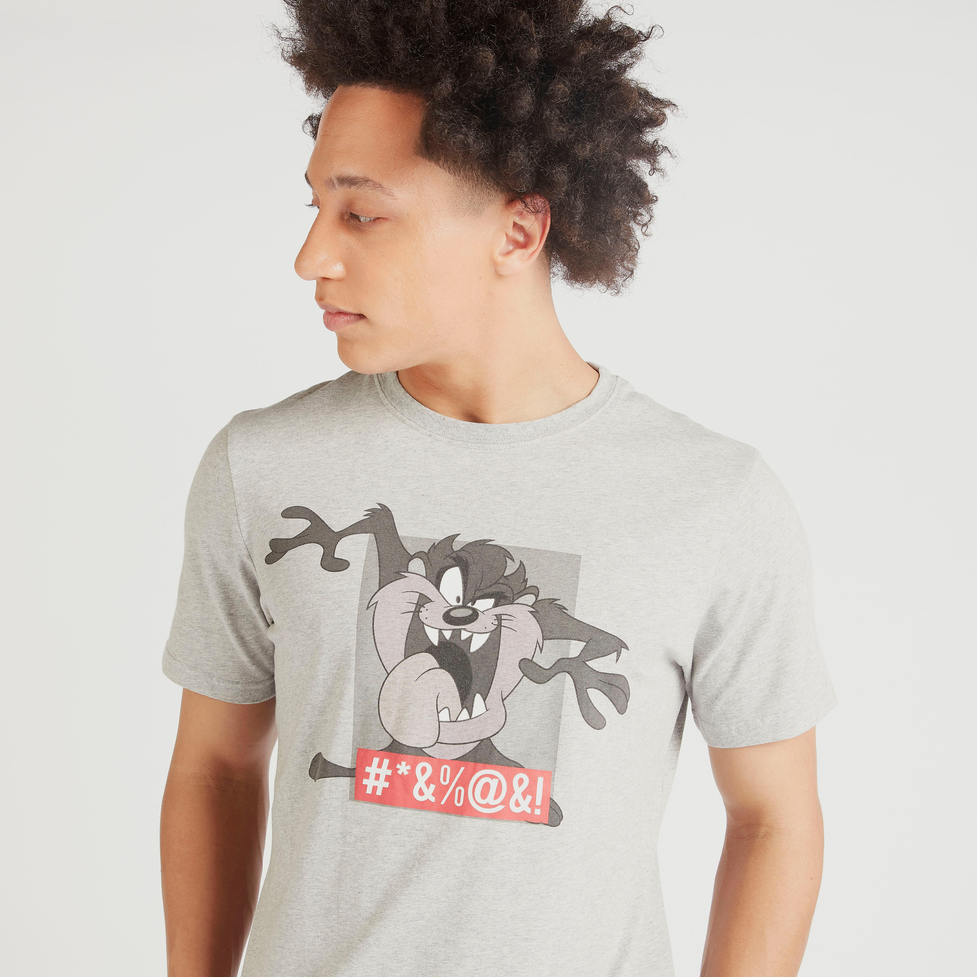 تيشيرت بياقة ضيقة وأكمام قصيرة وطبعات لوني تيونز-men-clothing-tshirtsandpolos-tshirts-image-3
