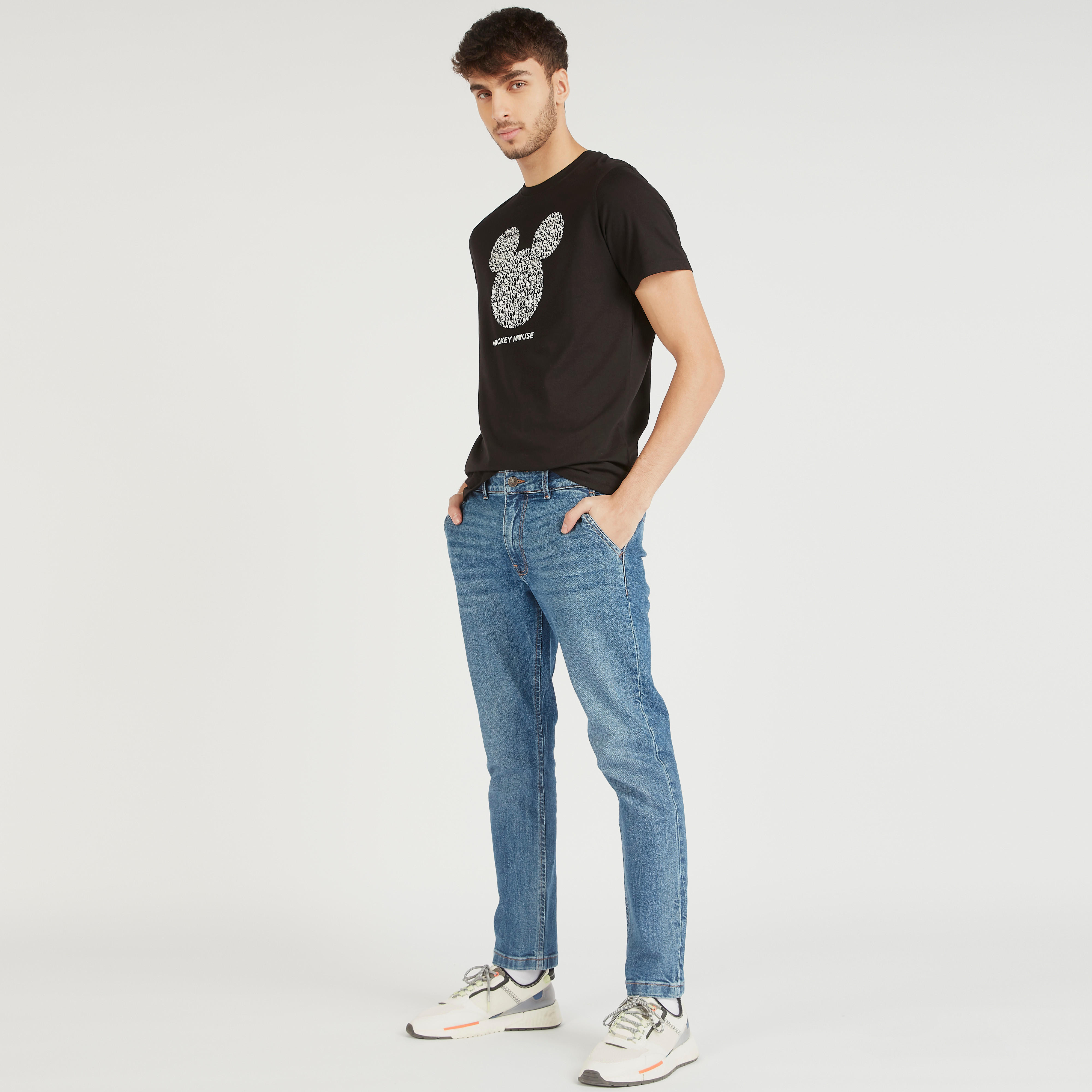 تيشيرت بياقة ضيّقة وأكمام قصيرة وطبعات ميكي ماوس-men-clothing-tshirtsandpolos-tshirts-image-2