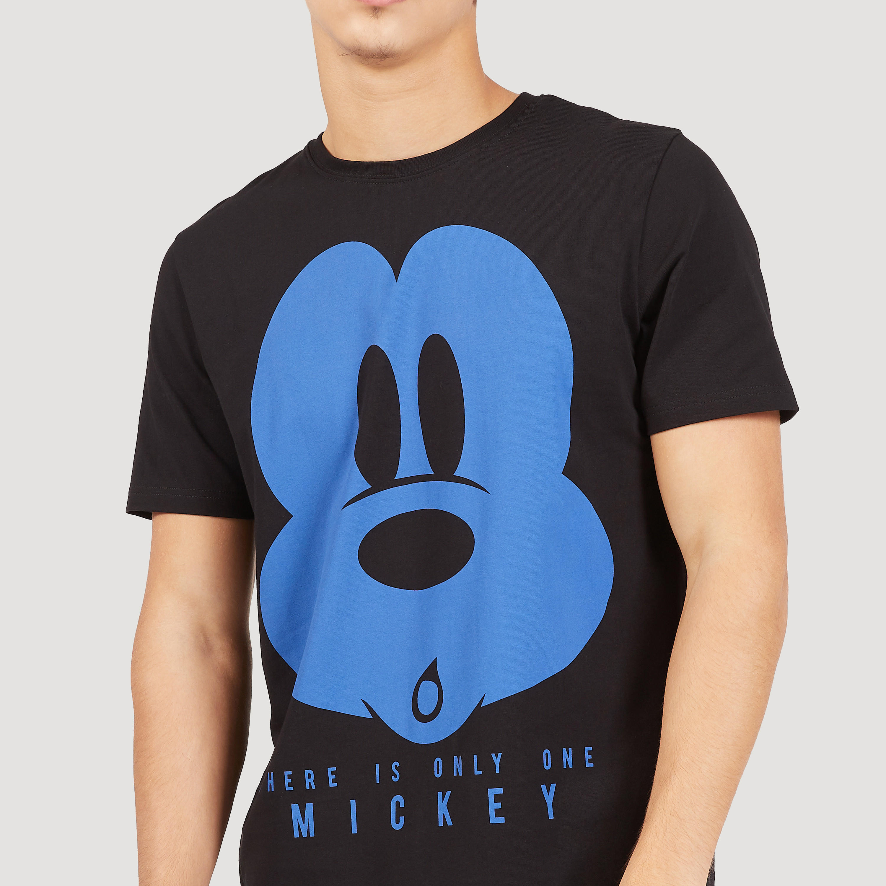 تيشيرت بياقة ضيّقة وأكمام قصيرة وطبعات ميكي ماوس-men-clothing-tshirtsandpolos-tshirts-image-3