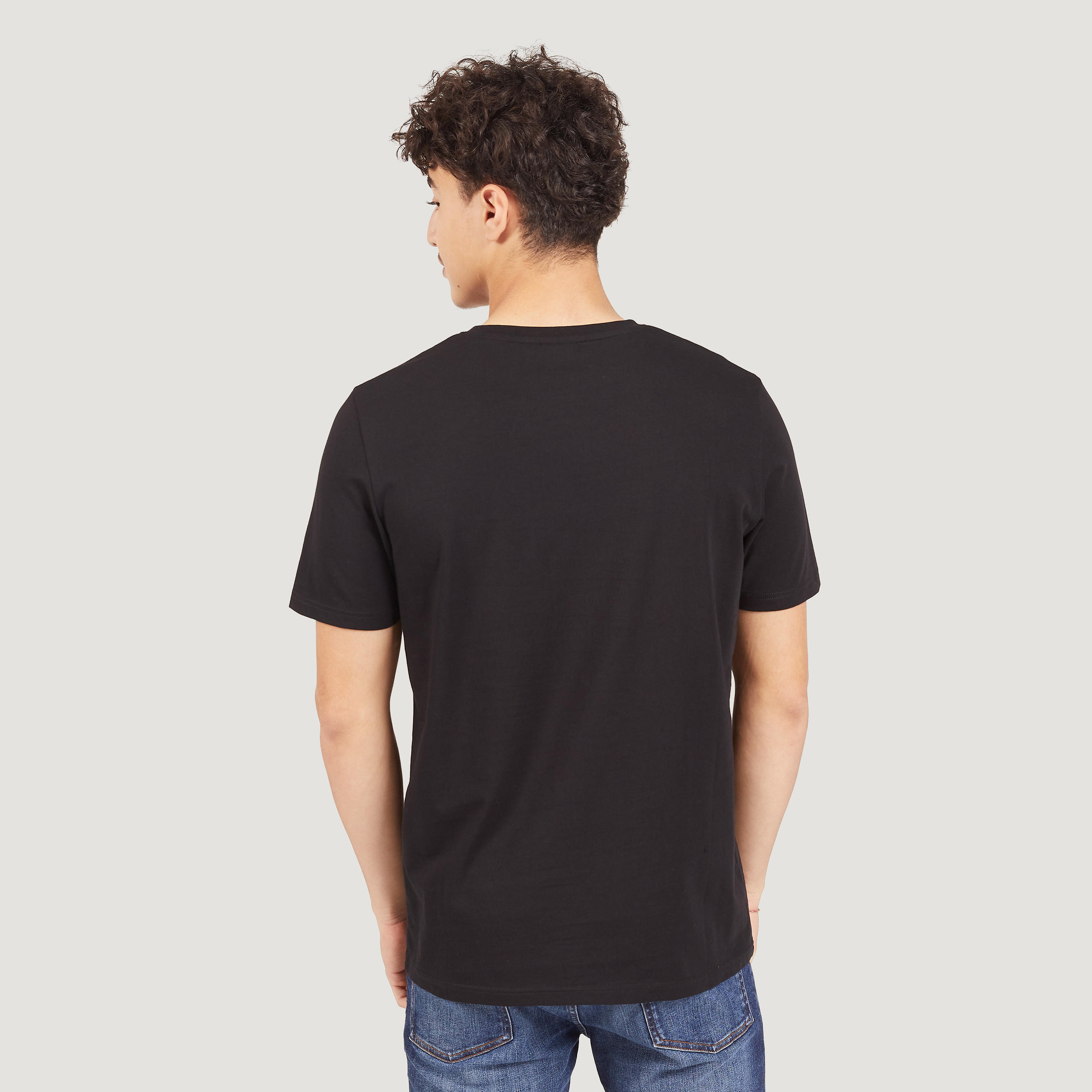 تيشيرت بياقة ضيّقة وأكمام قصيرة وطبعات ميكي ماوس-men-clothing-tshirtsandpolos-tshirts-image-4