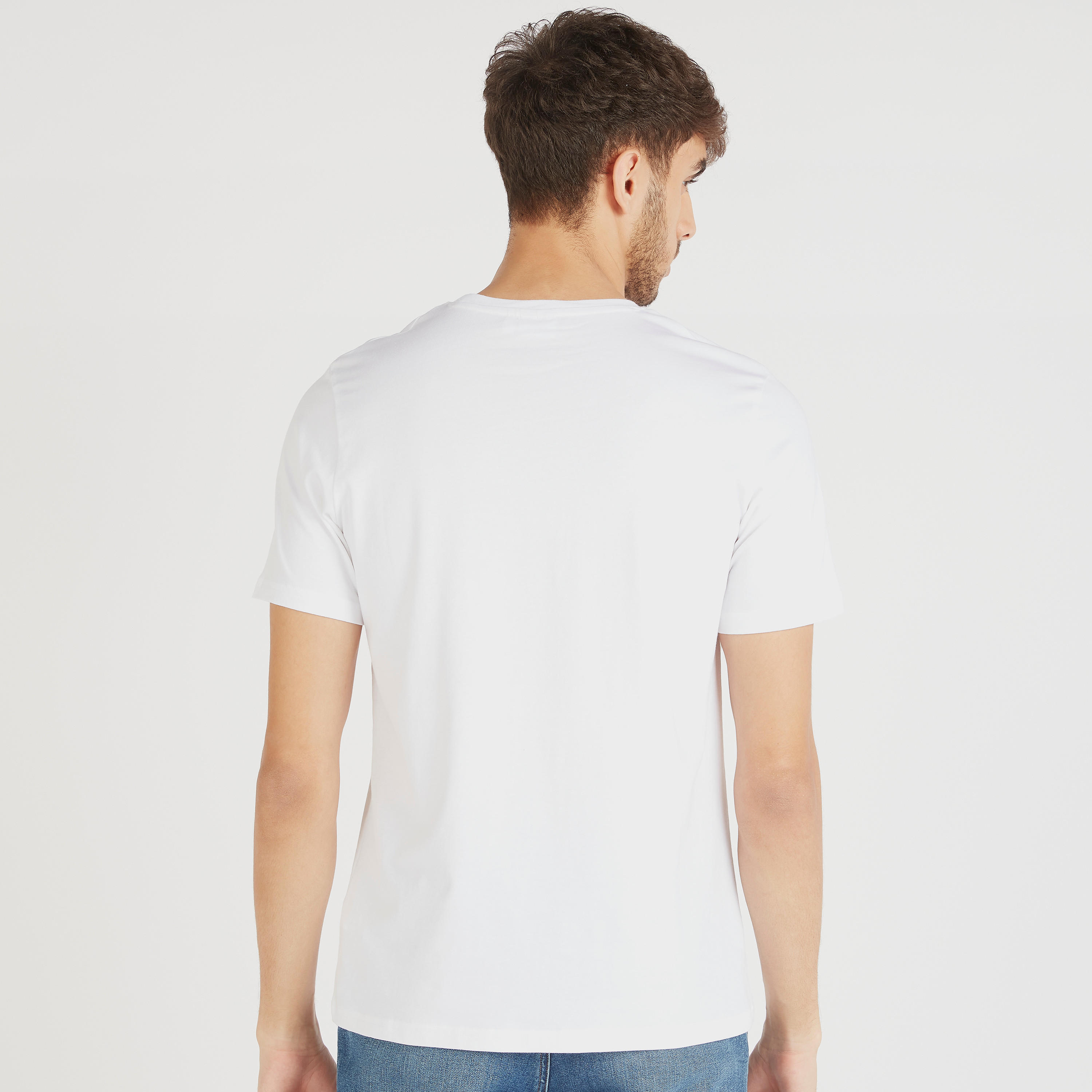 تيشيرت بياقة ضيّقة وأكمام قصيرة وطبعات ميكي ماوس-men-clothing-tshirtsandpolos-tshirts-image-4
