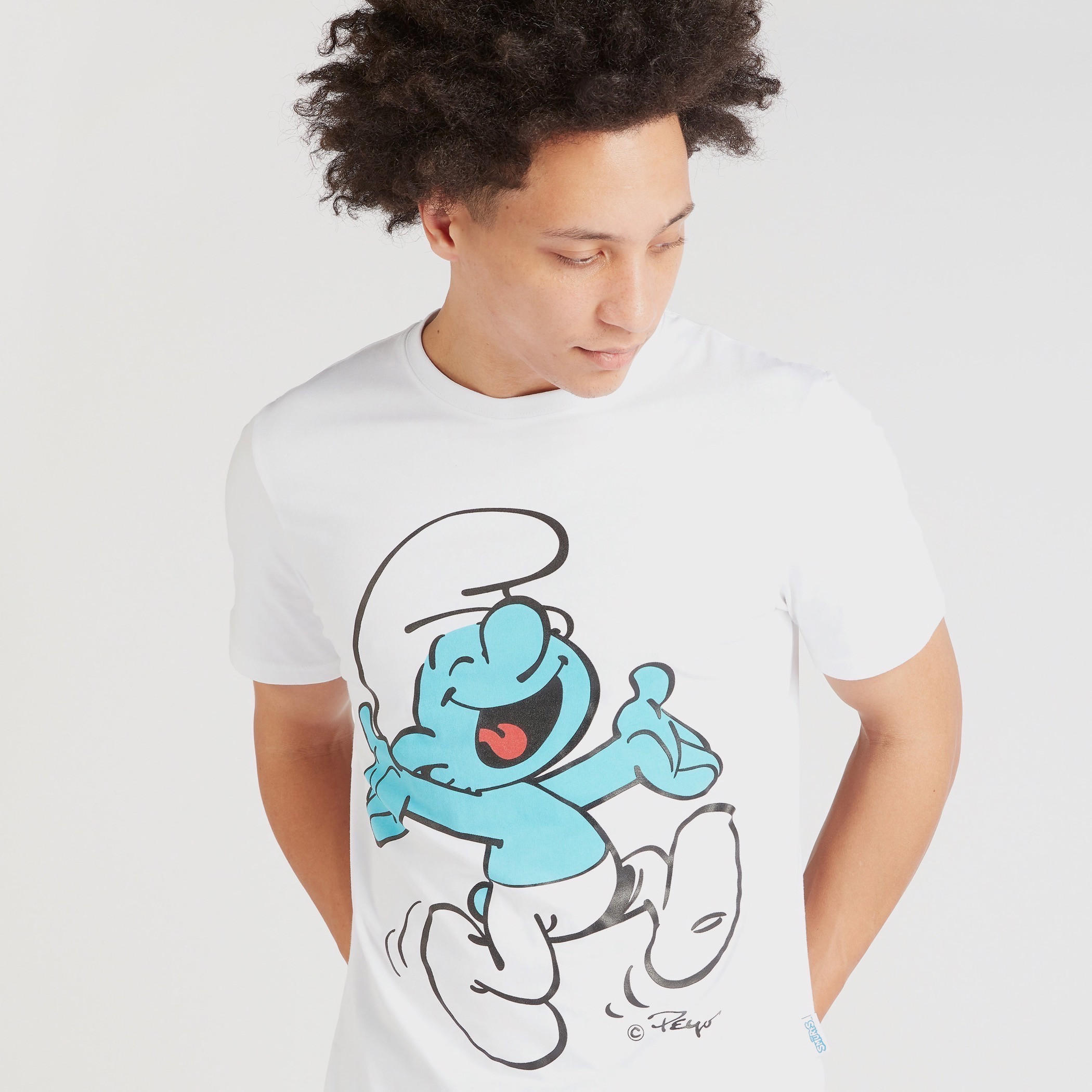 تيشيرت بياقة ضيّقة وأكمام قصيرة وطبعات السنافر-men-clothing-tshirtsandpolos-tshirts-image-3