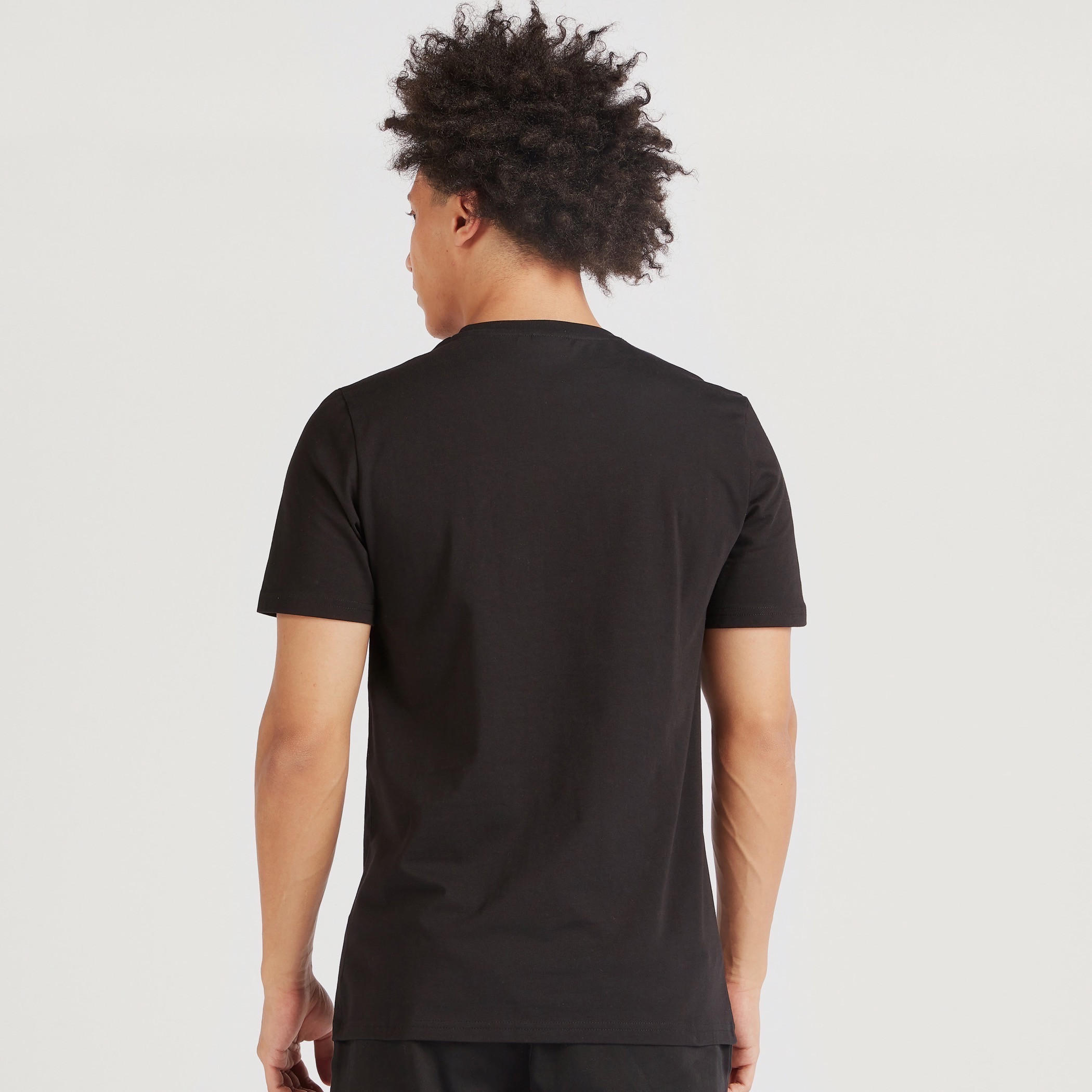 تيشيرت بقصّة سليم وياقة ضيّقة وأكمام قصيرة وطبعات أفنجرز-men-clothing-tshirtsandpolos-tshirts-image-4
