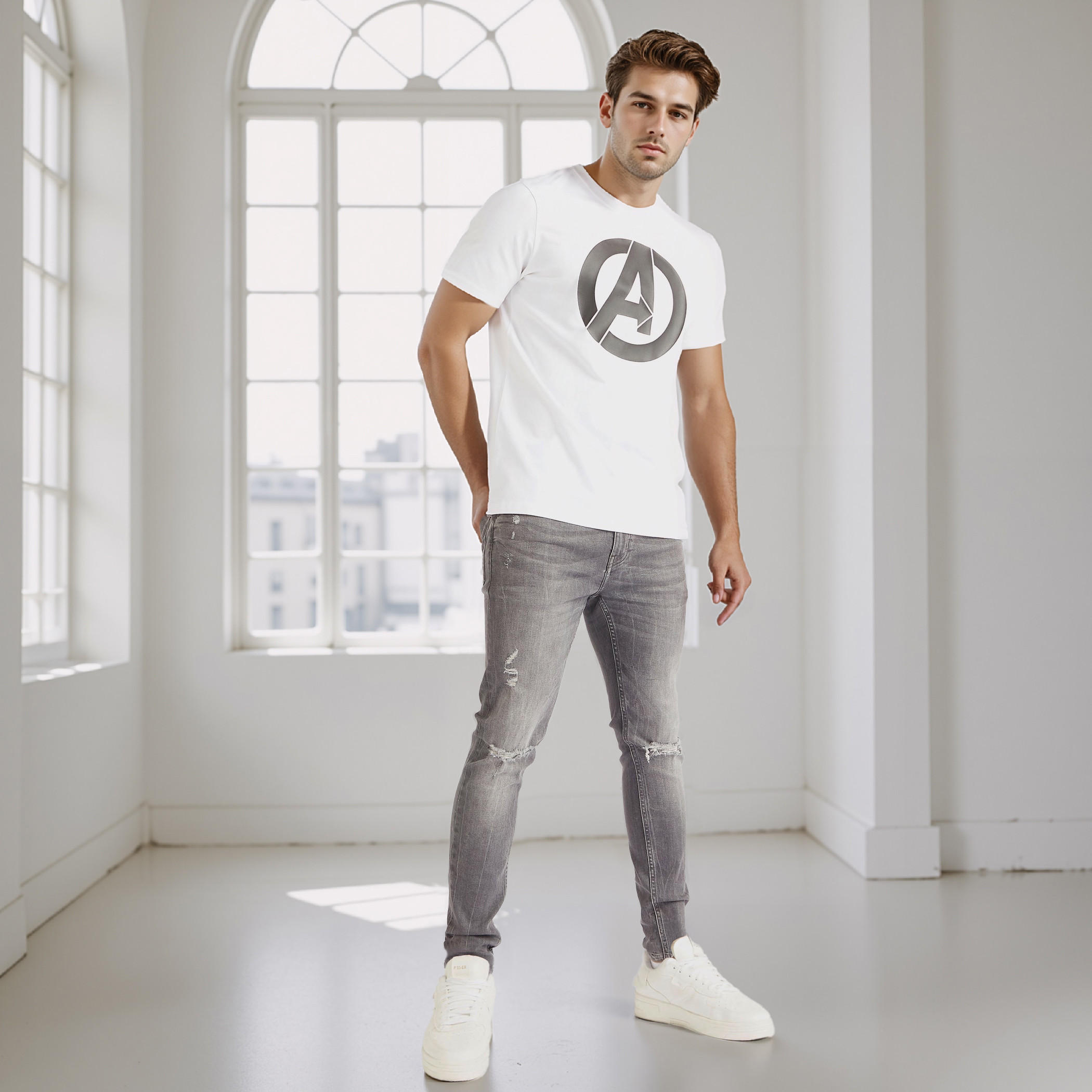 تيشيرت بقصّة سليم وياقة ضيّقة وأكمام قصيرة وطبعات أفنجرز-men-clothing-tshirtsandpolos-tshirts-image-6