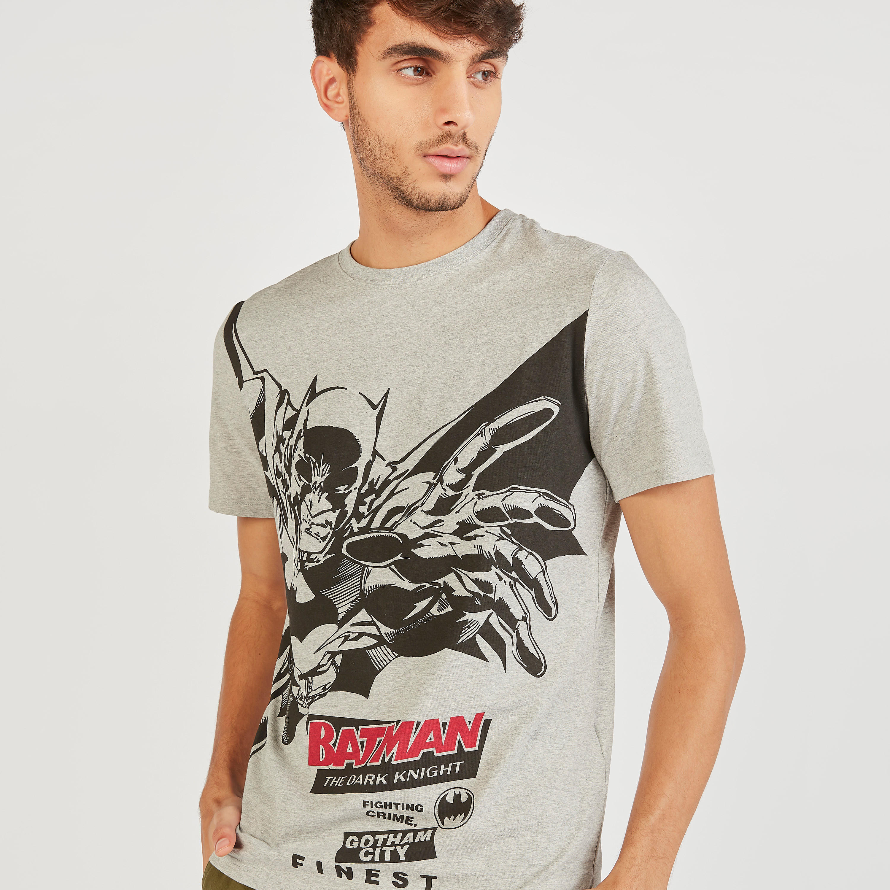 تيشيرت بياقة ضيّقة وأكمام قصيرة وطبعات باتمان-men-clothing-tshirtsandpolos-tshirts-image-1