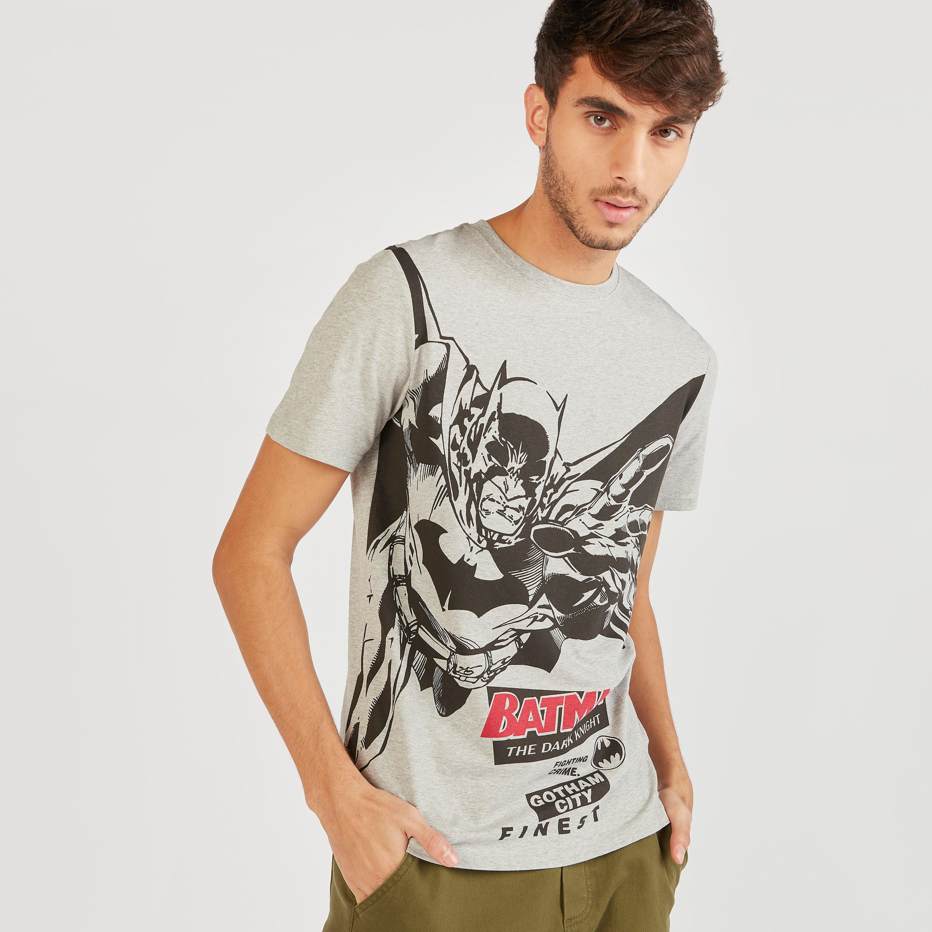 تيشيرت بياقة ضيّقة وأكمام قصيرة وطبعات باتمان-men-clothing-tshirtsandpolos-tshirts-image-3