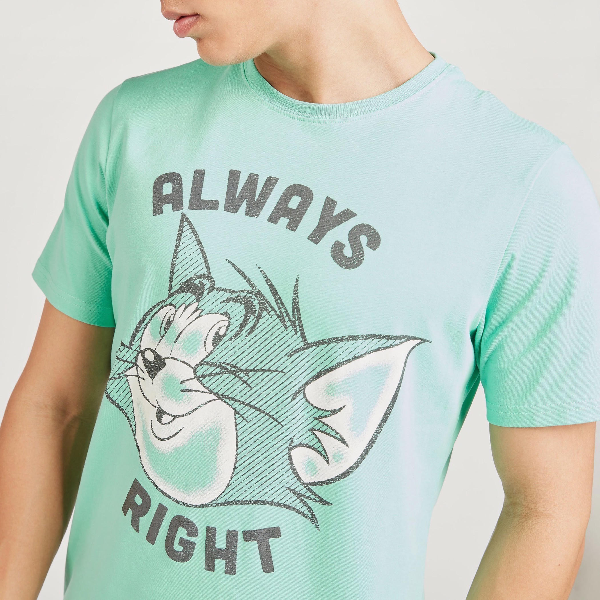 تيشيرت بياقة ضيّقة وأكمام قصيرة وطبعات توم أند جيري-men-clothing-tshirtsandpolos-tshirts-image-3