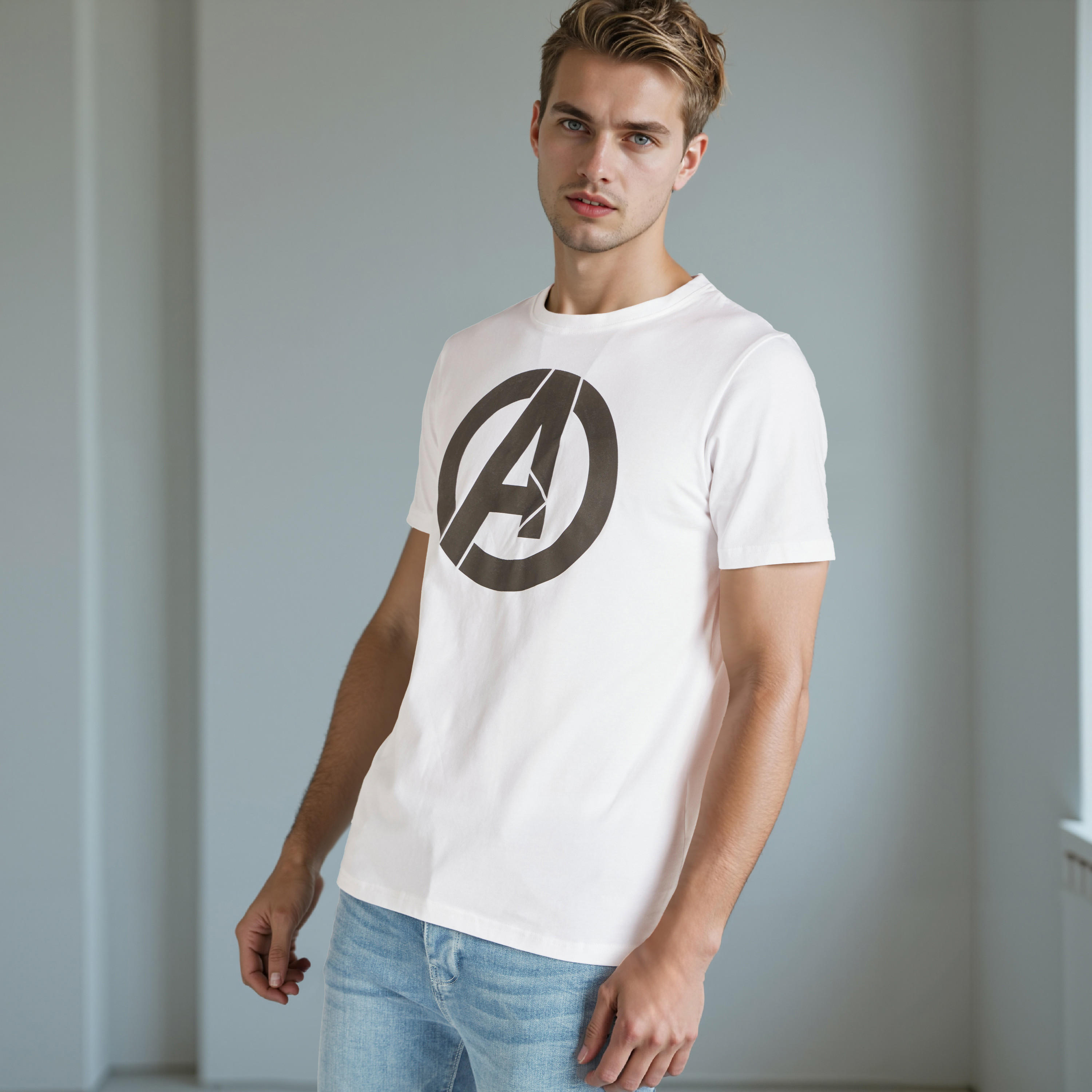 تيشيرت بياقة ضيقة وأكمام قصيرة وطبعات أفينجرز-men-clothing-tshirtsandpolos-tshirts-image-1