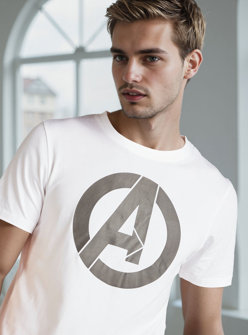 تيشيرت بياقة ضيقة وأكمام قصيرة وطبعات أفينجرز-men-clothing-tshirtsandpolos-tshirts-image-3