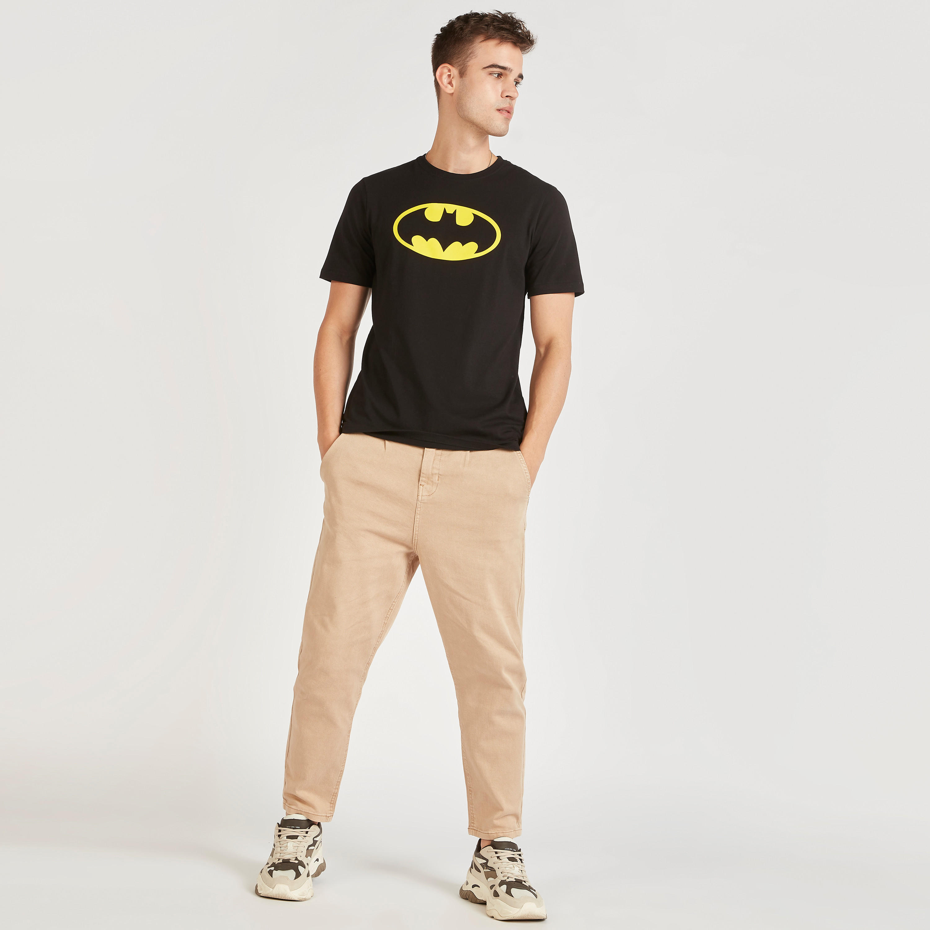 تيشيرت بياقة ضيّقة وأكمام قصيرة وطبعات باتمان-men-clothing-tshirtsandpolos-tshirts-image-1