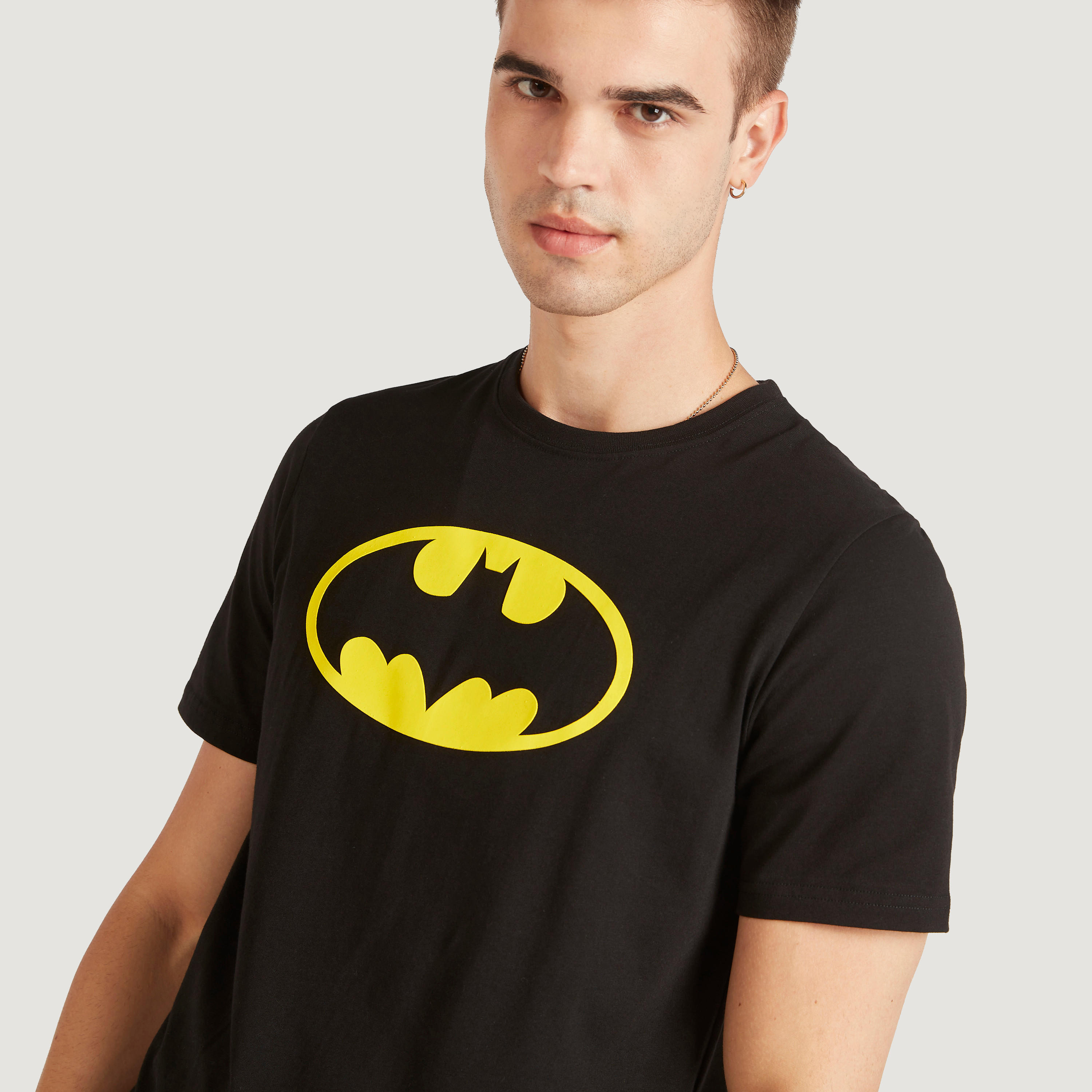 تيشيرت بياقة ضيّقة وأكمام قصيرة وطبعات باتمان-men-clothing-tshirtsandpolos-tshirts-image-2