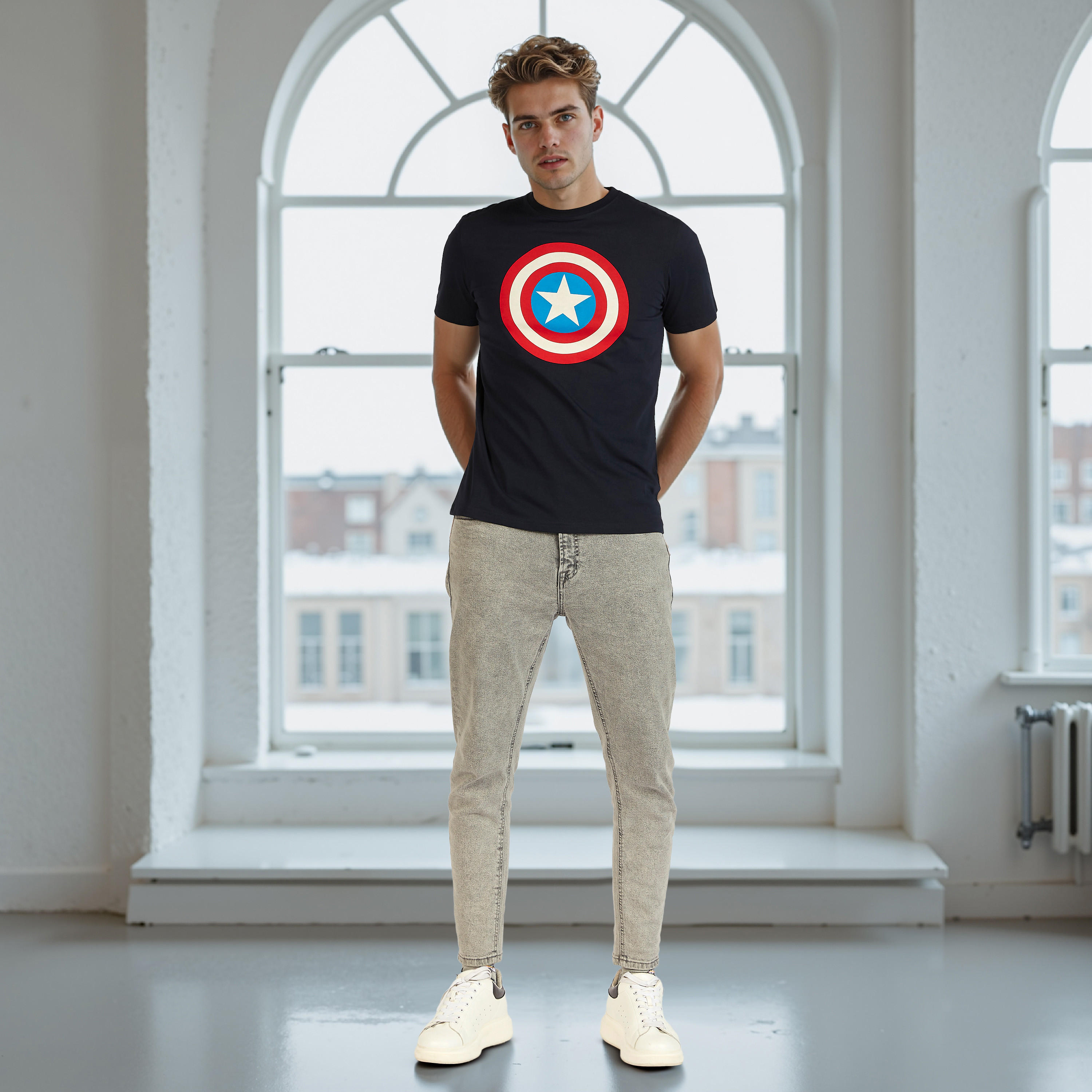 تيشيرت بياقة ضيّقة وأكمام قصيرة وطبعات كابتن أمريكا-men-clothing-tshirtsandpolos-tshirts-image-2