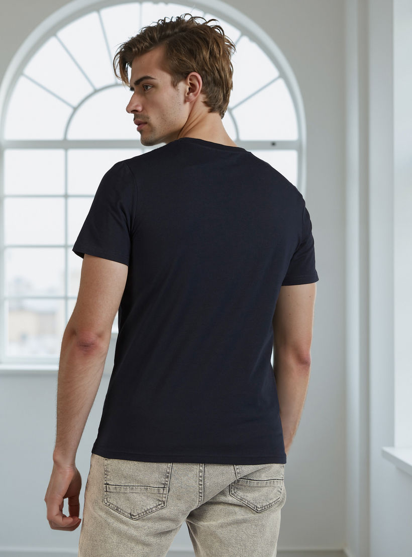 تيشيرت بياقة ضيّقة وأكمام قصيرة وطبعات كابتن أمريكا-men-clothing-tshirtsandpolos-tshirts-image-3