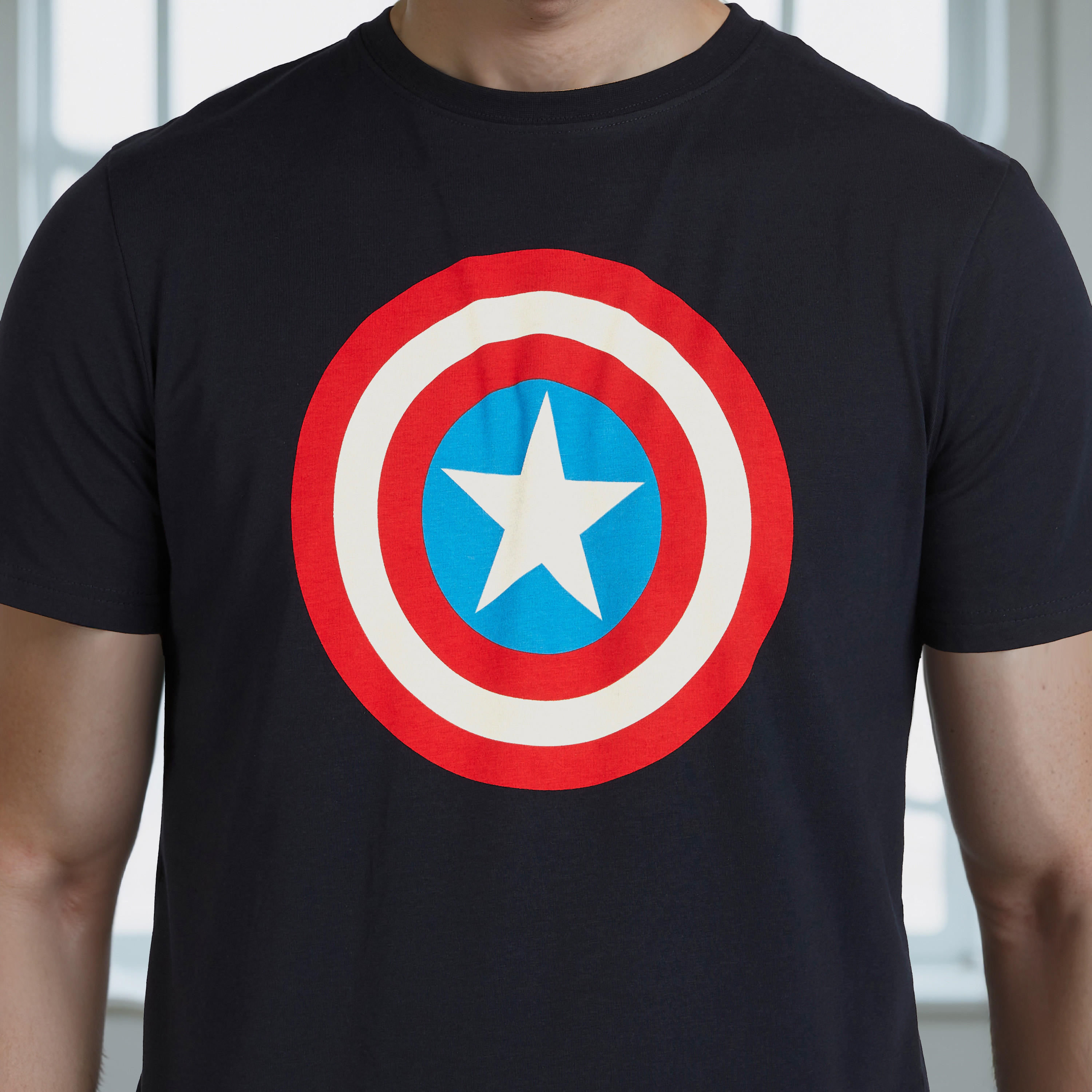 تيشيرت بياقة ضيّقة وأكمام قصيرة وطبعات كابتن أمريكا-men-clothing-tshirtsandpolos-tshirts-image-5