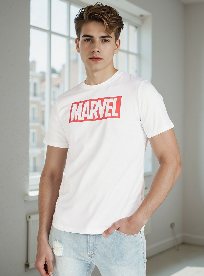تيشيرت بقصّة سليم وياقة ضيّقة وأكمام قصيرة وطبعات مارفل-men-clothing-tshirtsandpolos-tshirts-image-1