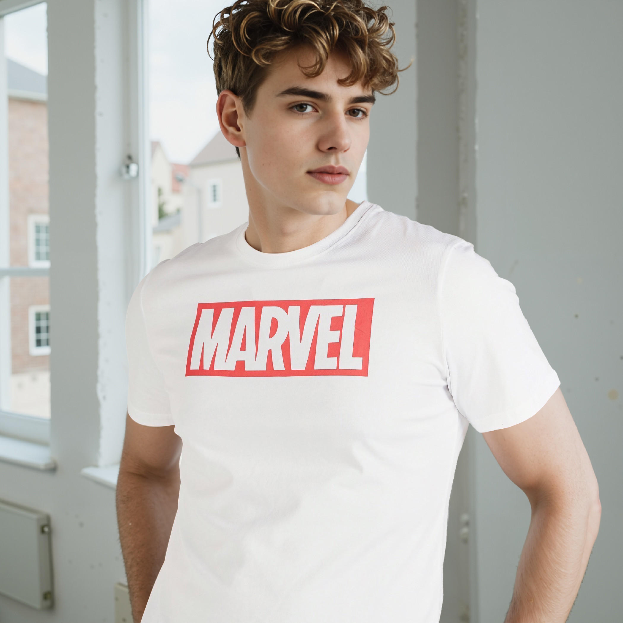تيشيرت بقصّة سليم وياقة ضيّقة وأكمام قصيرة وطبعات مارفل-men-clothing-tshirtsandpolos-tshirts-image-4