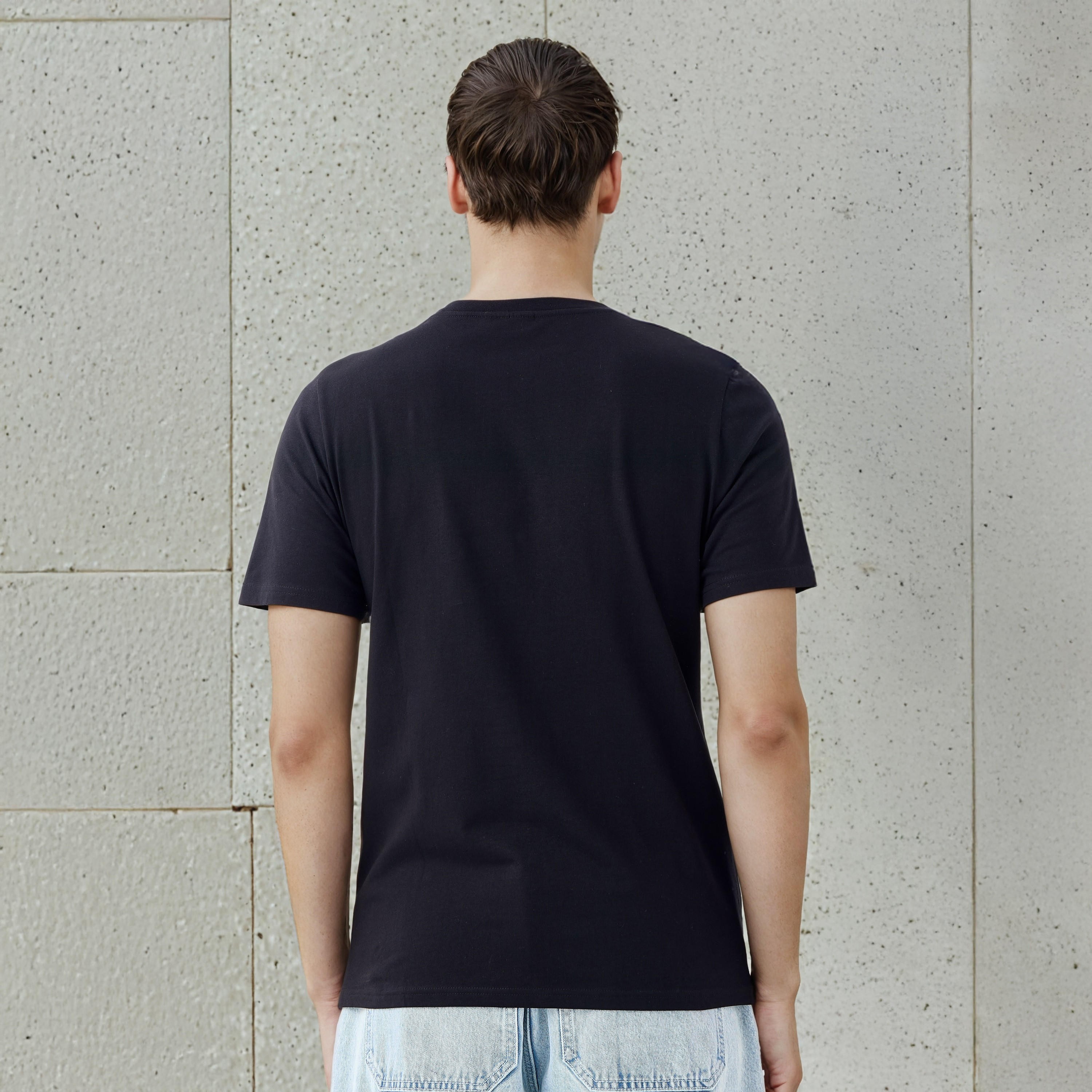 تيشيرت بقصّة سليم وياقة ضيّقة وأكمام قصيرة وطبعات أفنجرز-men-clothing-tshirtsandpolos-tshirts-image-3