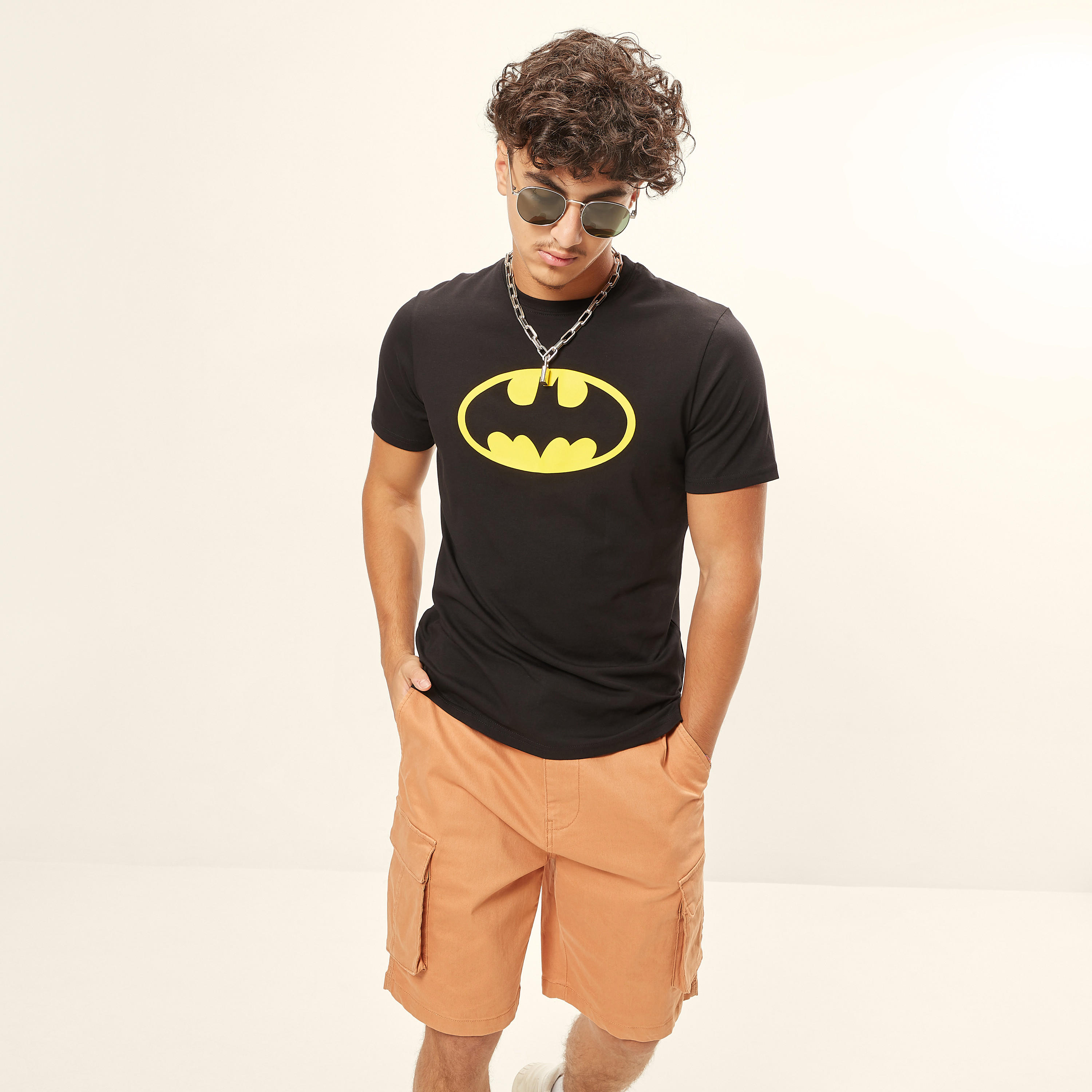 تيشيرت بياقة ضيقة وأكمام قصيرة وطبعات باتمان-men-clothing-tshirtsandpolos-tshirts-image-3