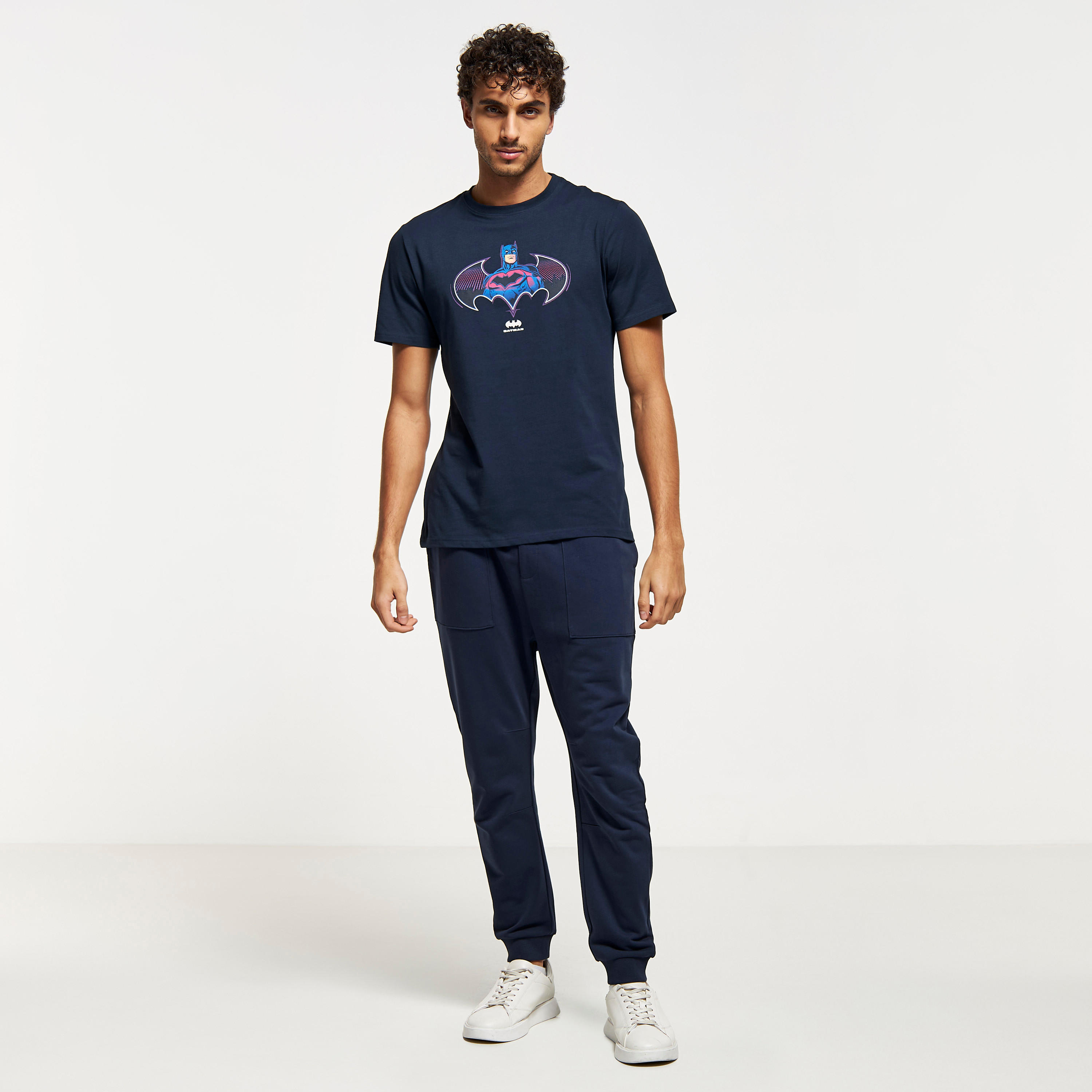 تيشيرت بياقة ضيقة وأكمام قصيرة وطبعات باتمان-men-clothing-tshirtsandpolos-tshirts-image-2