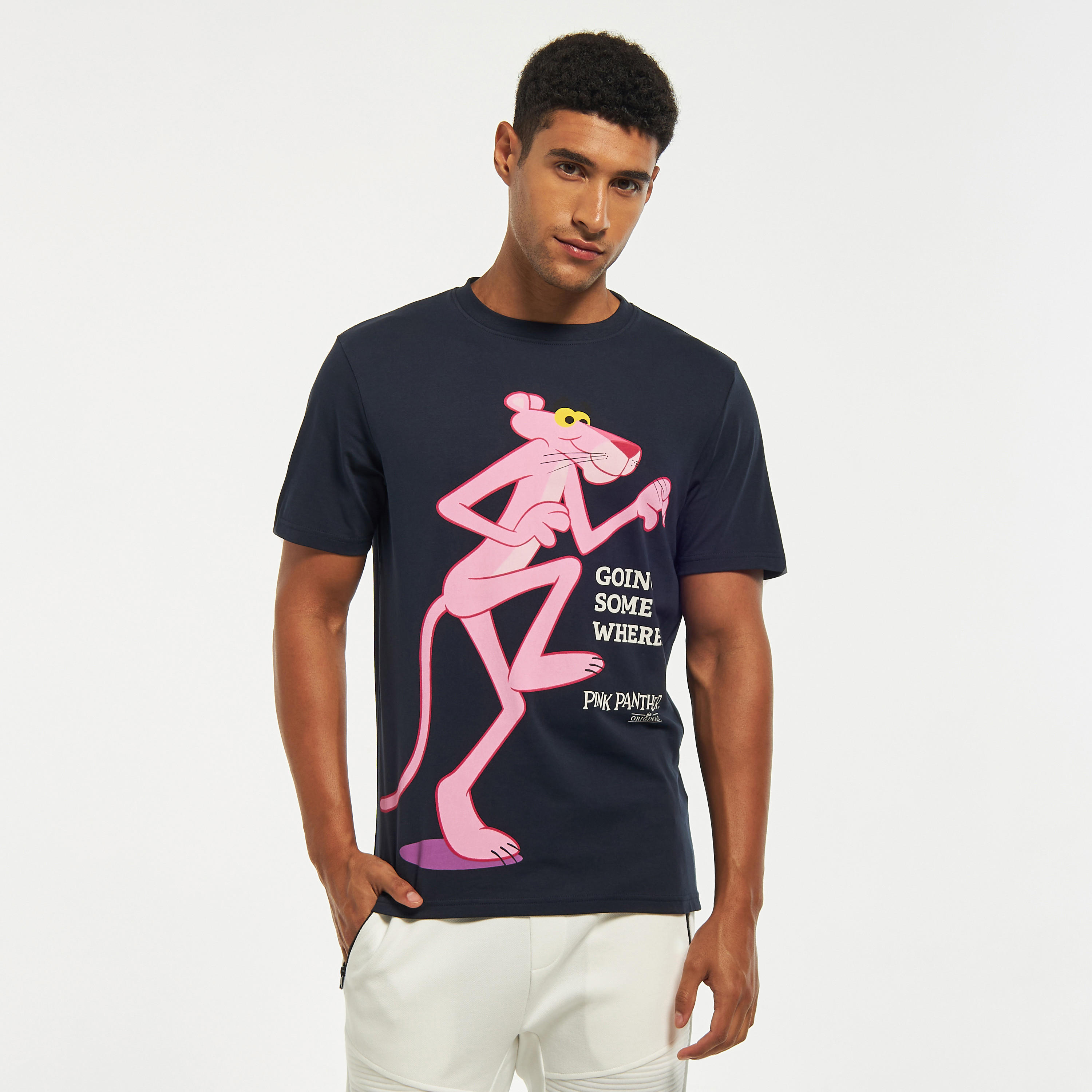 تيشيرت بياقة ضيقة وأكمام قصيرة وطبعات بينك بانثر-men-clothing-tshirtsandpolos-tshirts-image-1