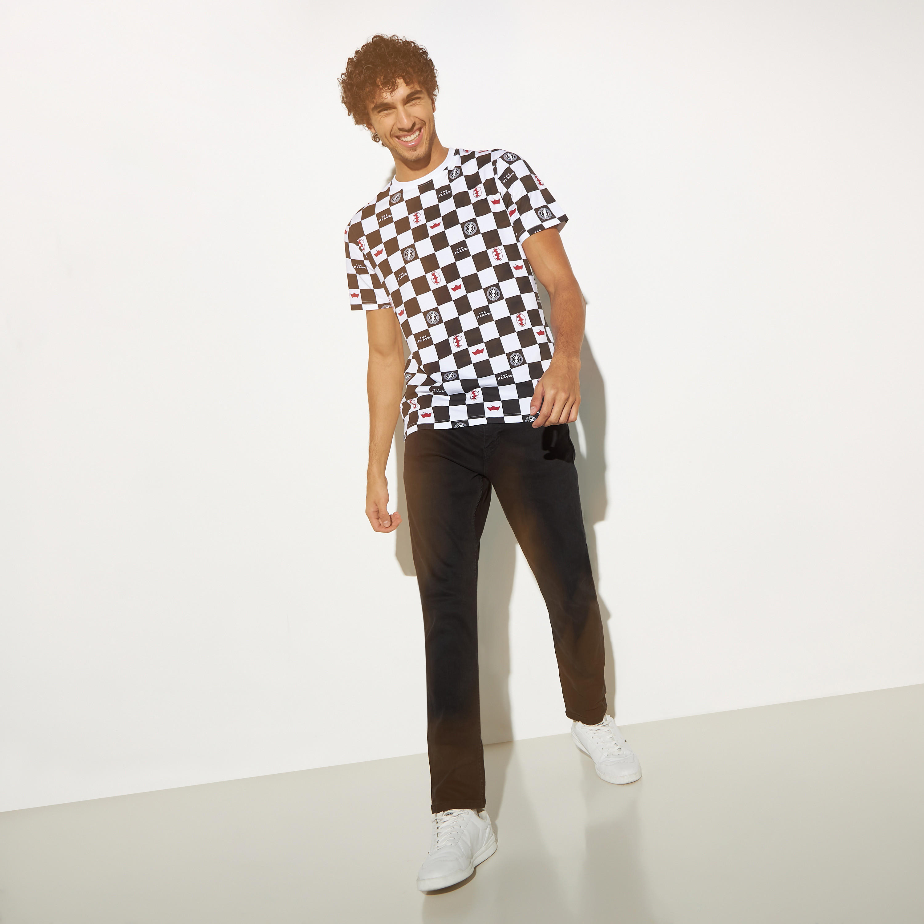 تيشيرت بياقة ضيقة وأكمام قصيرة وطبعات كاروهات-men-clothing-tshirtsandpolos-tshirts-image-4