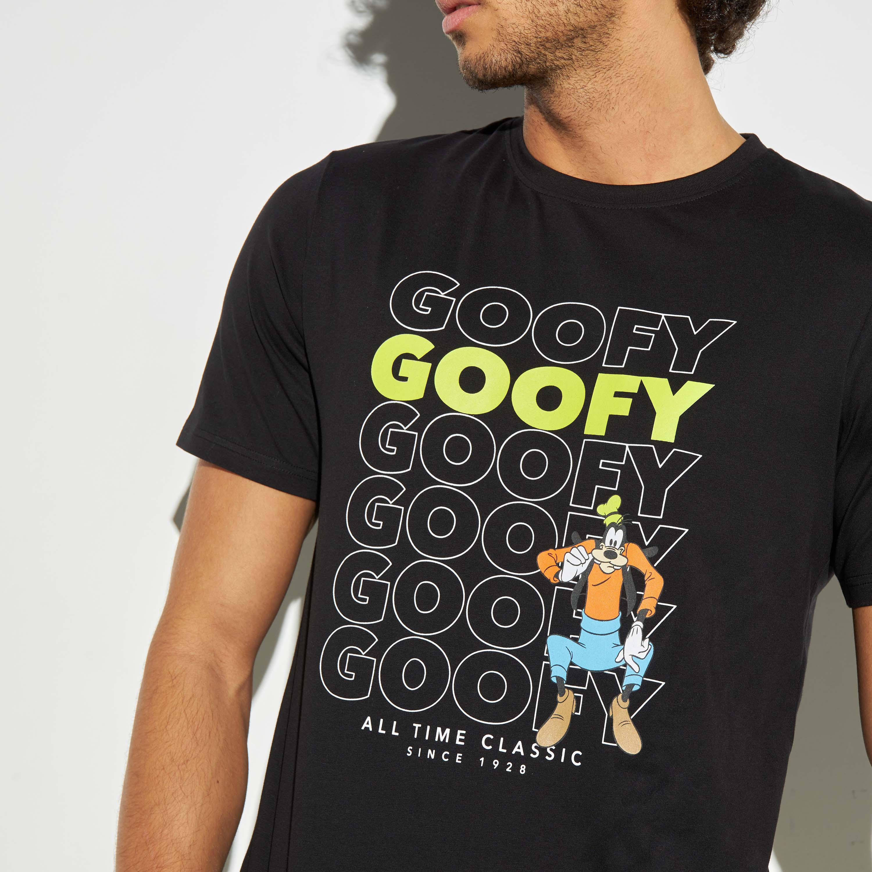 تيشيرت بياقة ضيّقة وأكمام قصيرة وطبعات جوفي-men-clothing-tshirtsandpolos-tshirts-image-3