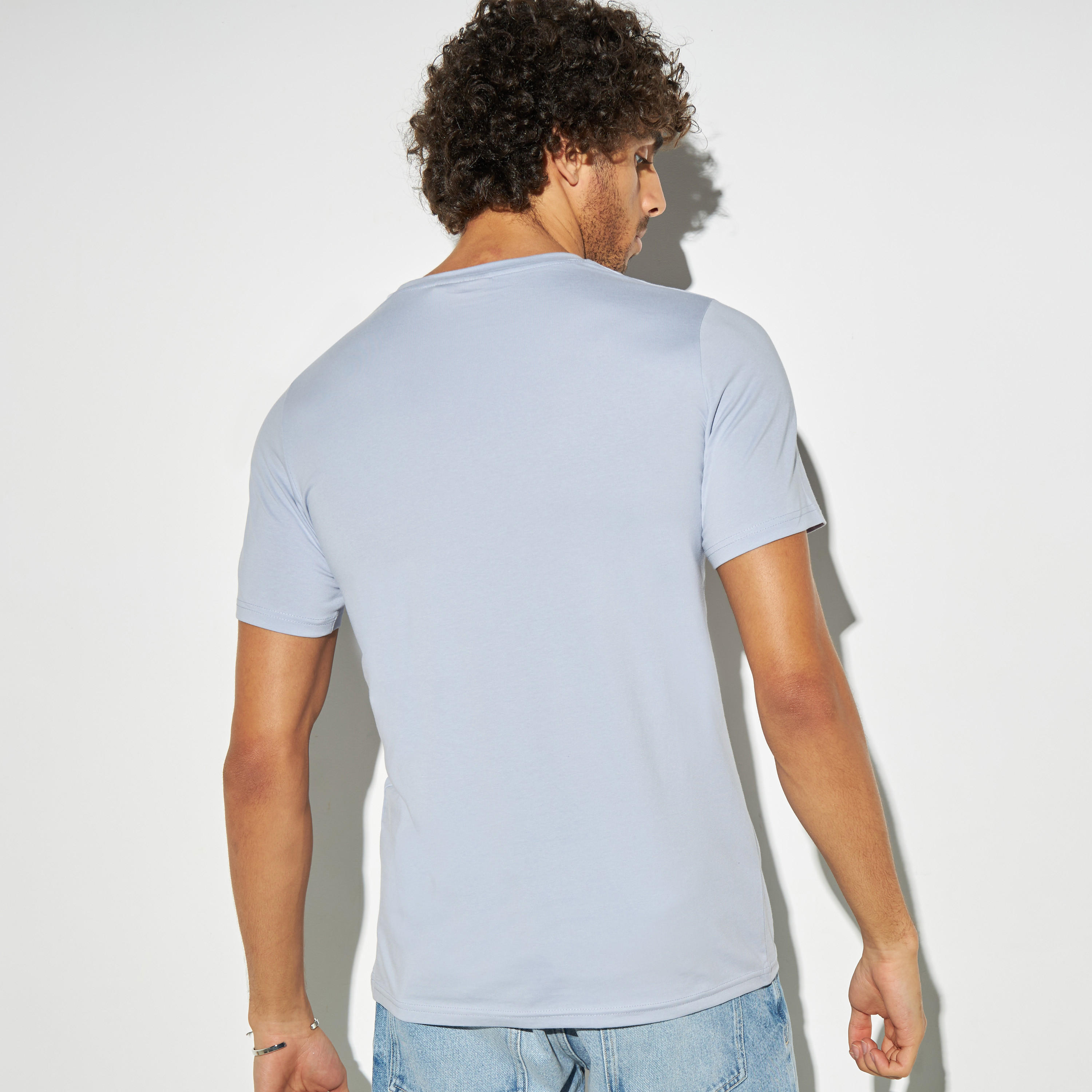 تيشيرت بياقة مستديرة وأكمام قصيرة وطبعات-men-clothing-tshirtsandpolos-tshirts-image-3