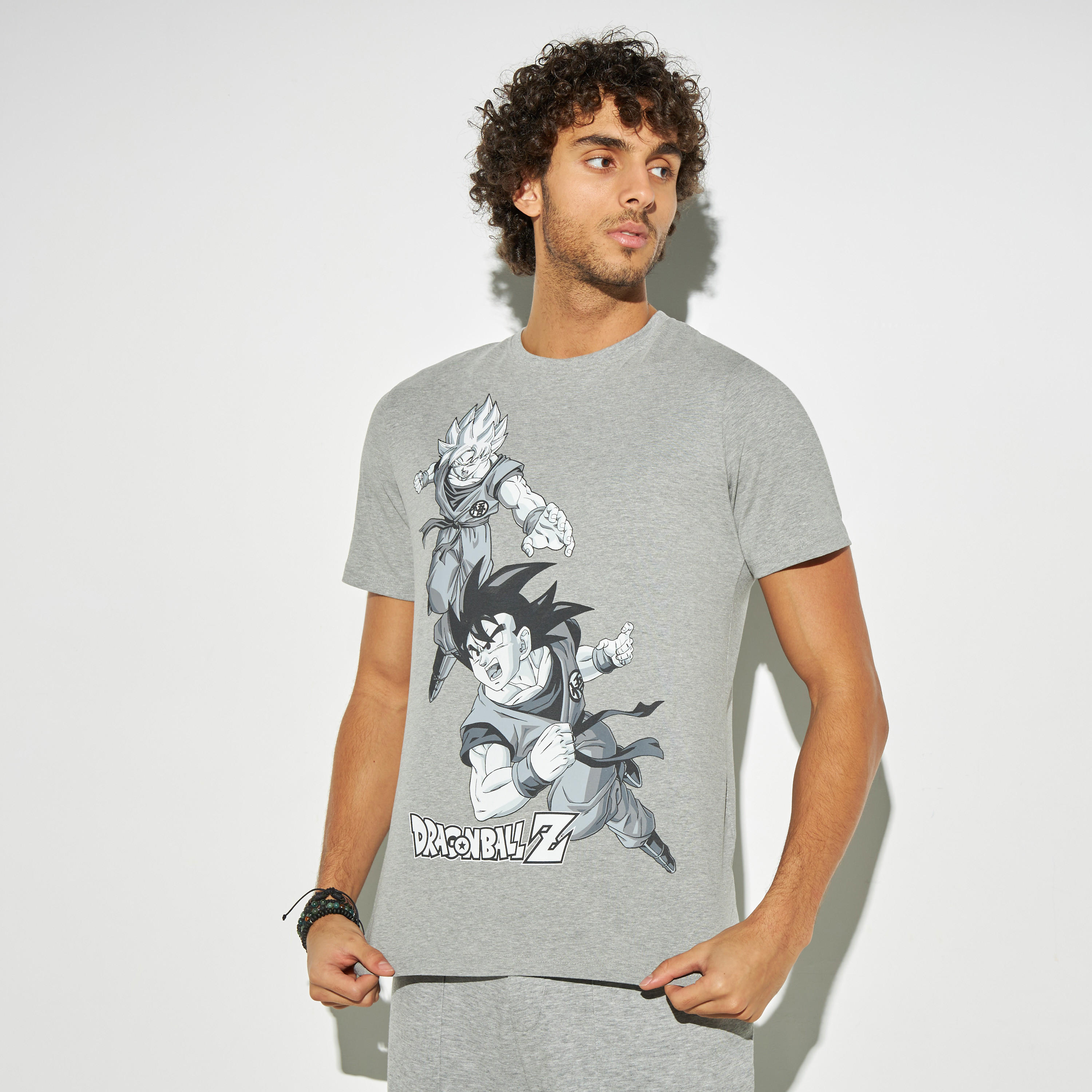 تيشيرت بأكمام قصيرة وياقة ضيقة وطبعات شعار-men-clothing-tshirtsandpolos-tshirts-image-1