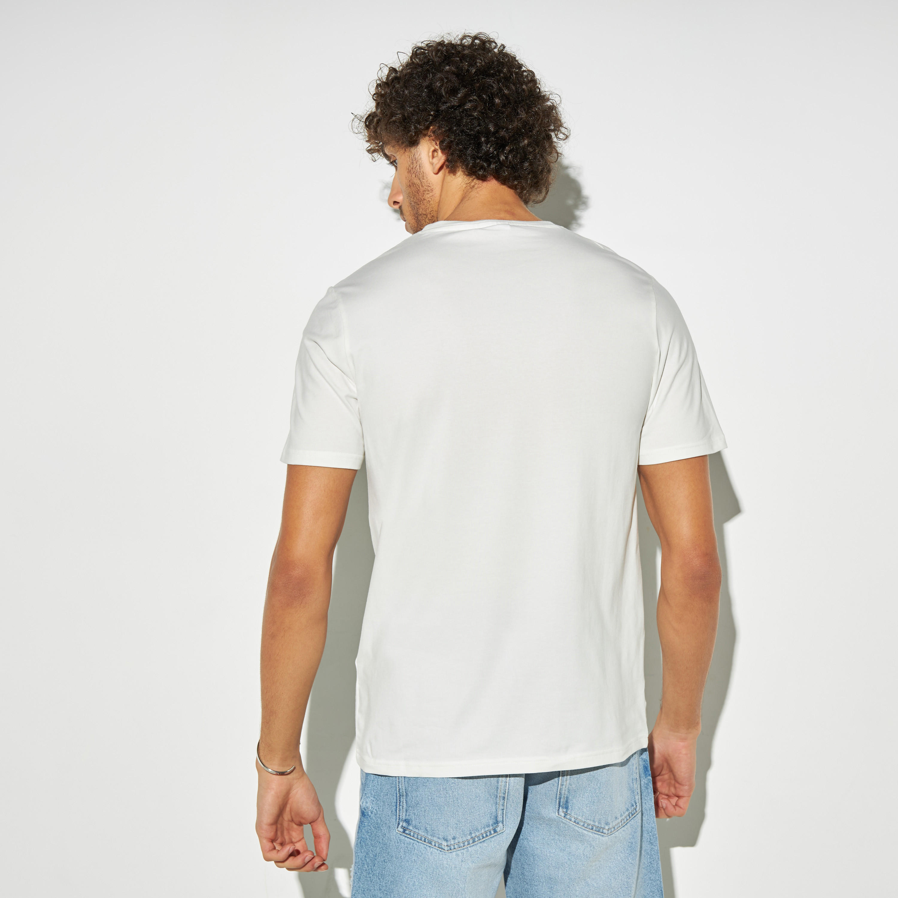تيشيرت بياقة مستديرة وأكمام قصيرة وطبعات-men-clothing-tshirtsandpolos-tshirts-image-3