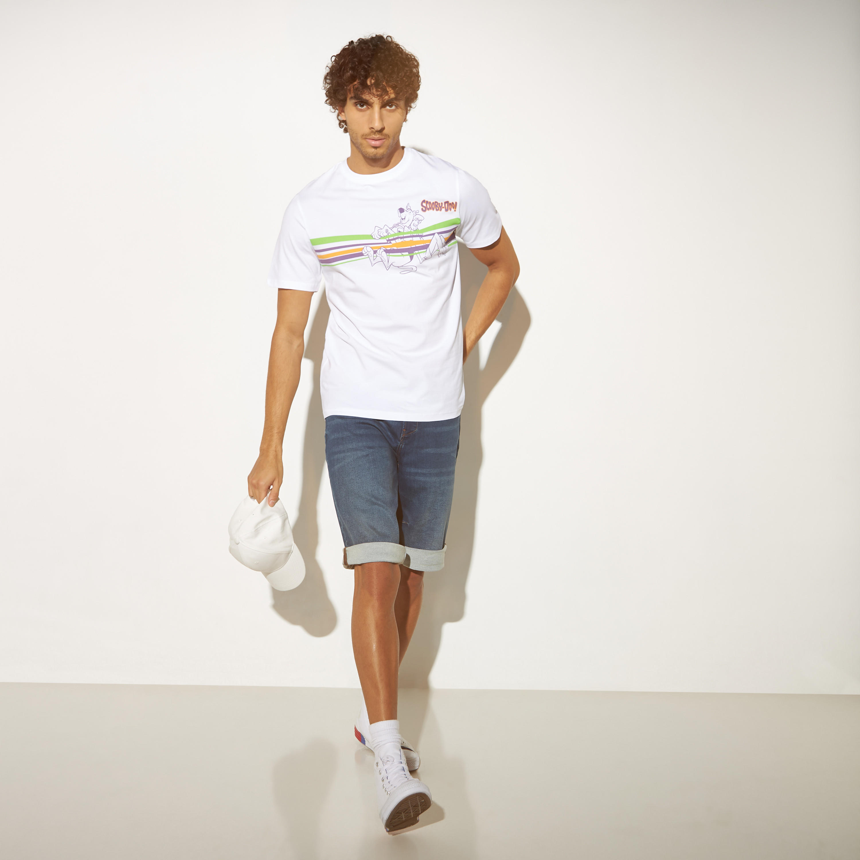 تيشيرت بياقة ضيّقة وأكمام قصيرة وطبعات-men-clothing-tshirtsandpolos-tshirts-image-2