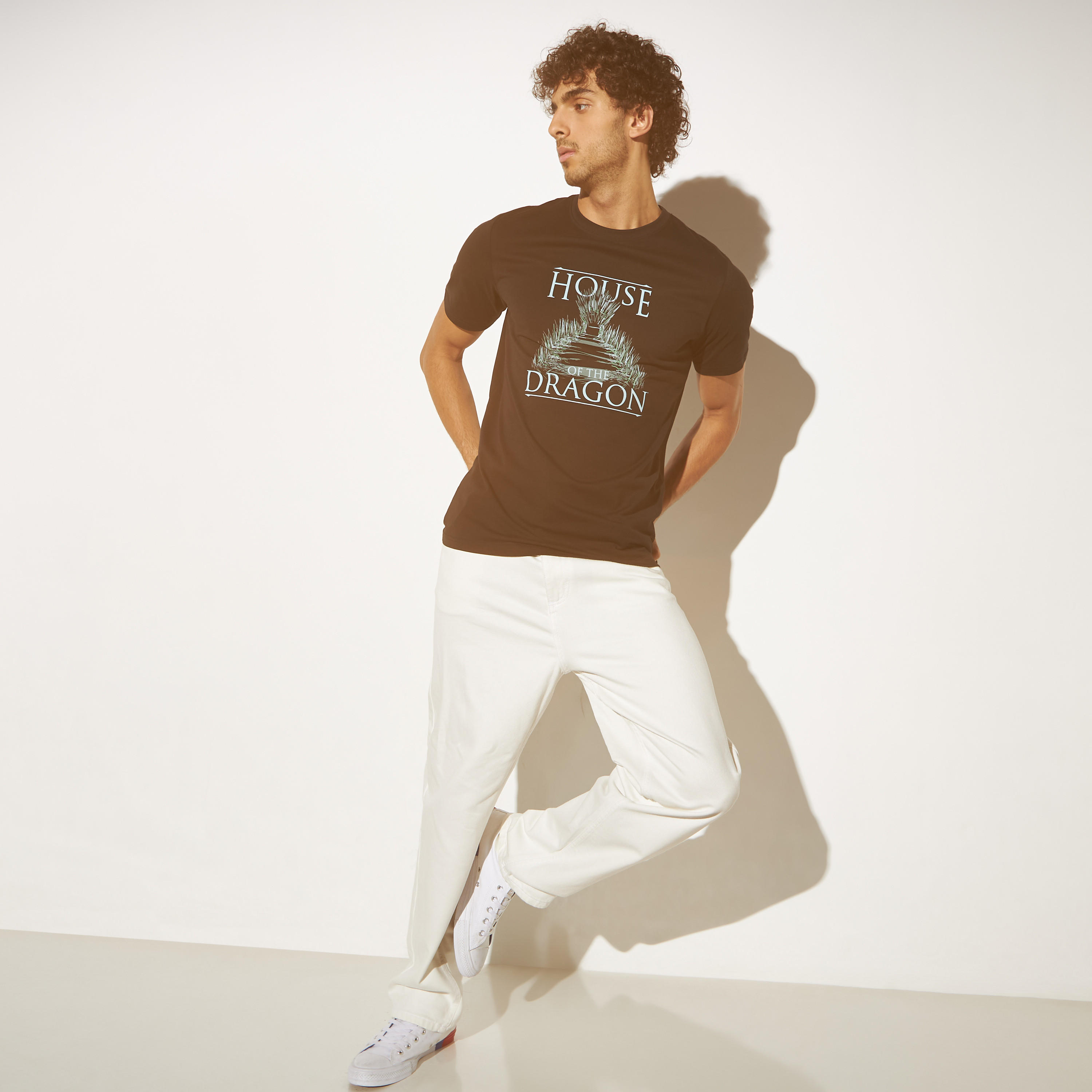 تيشيرت بياقة ضيقة وأكمام قصيرة وطبعات-men-clothing-tshirtsandpolos-tshirts-image-2