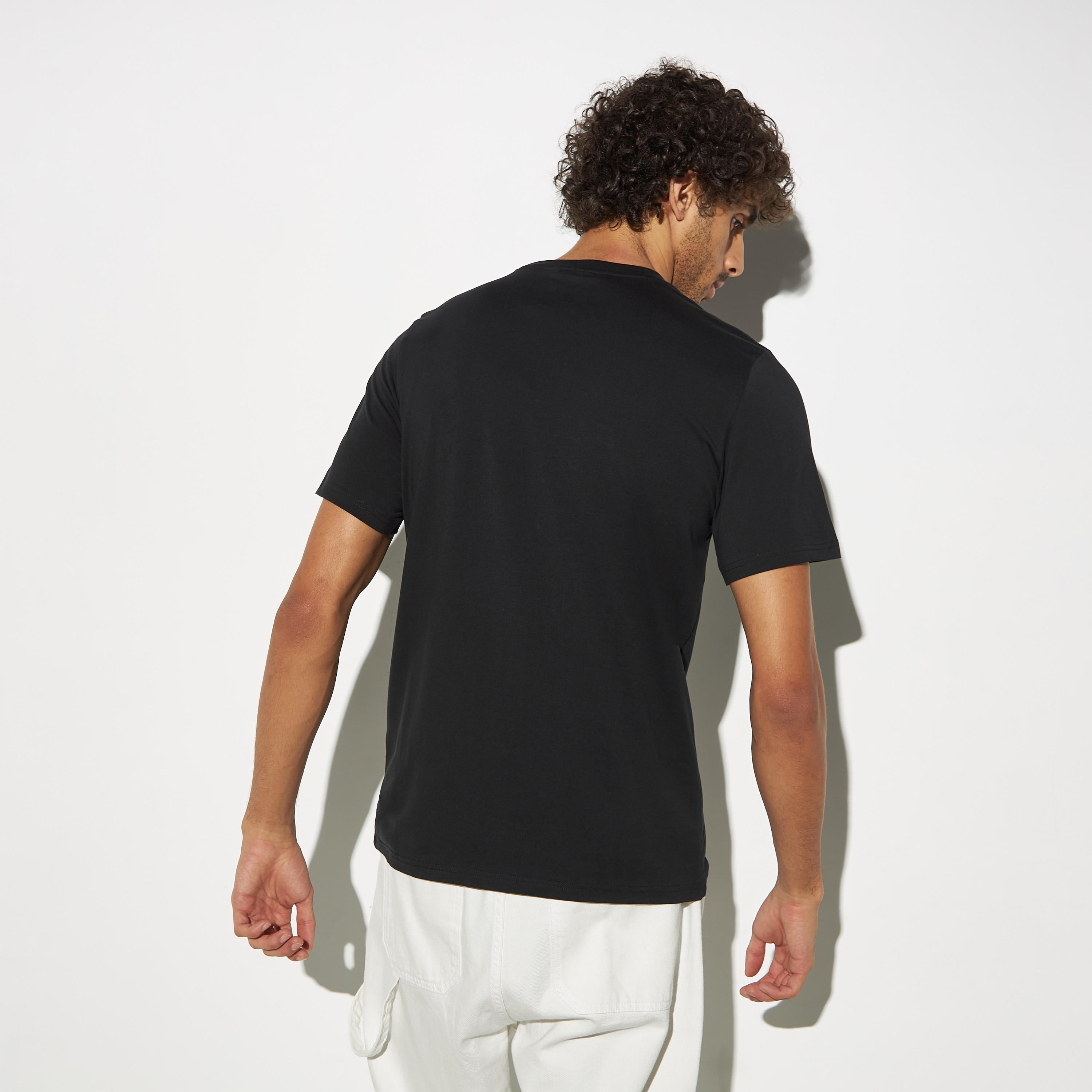 تيشيرت بياقة ضيقة وأكمام قصيرة وطبعات-men-clothing-tshirtsandpolos-tshirts-image-4