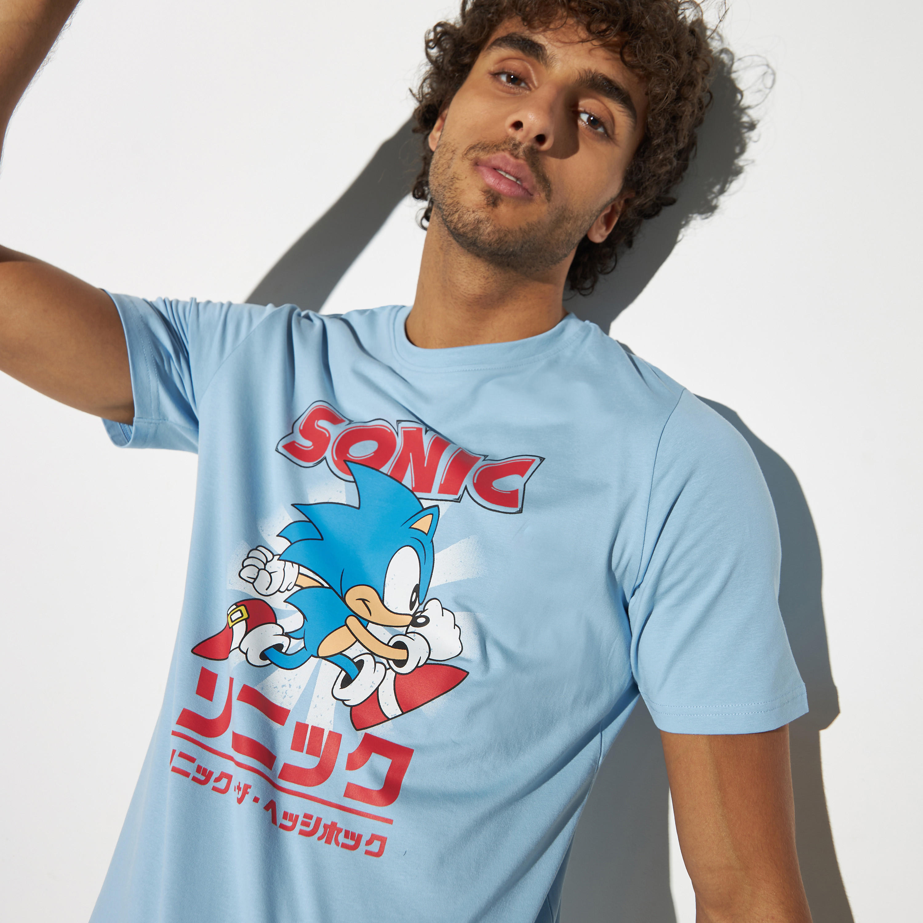 تيشيرت بياقة ضيقة وأكمام قصيرة وطبعات سونيك ذا هيدجهوج-men-clothing-tshirtsandpolos-tshirts-image-2