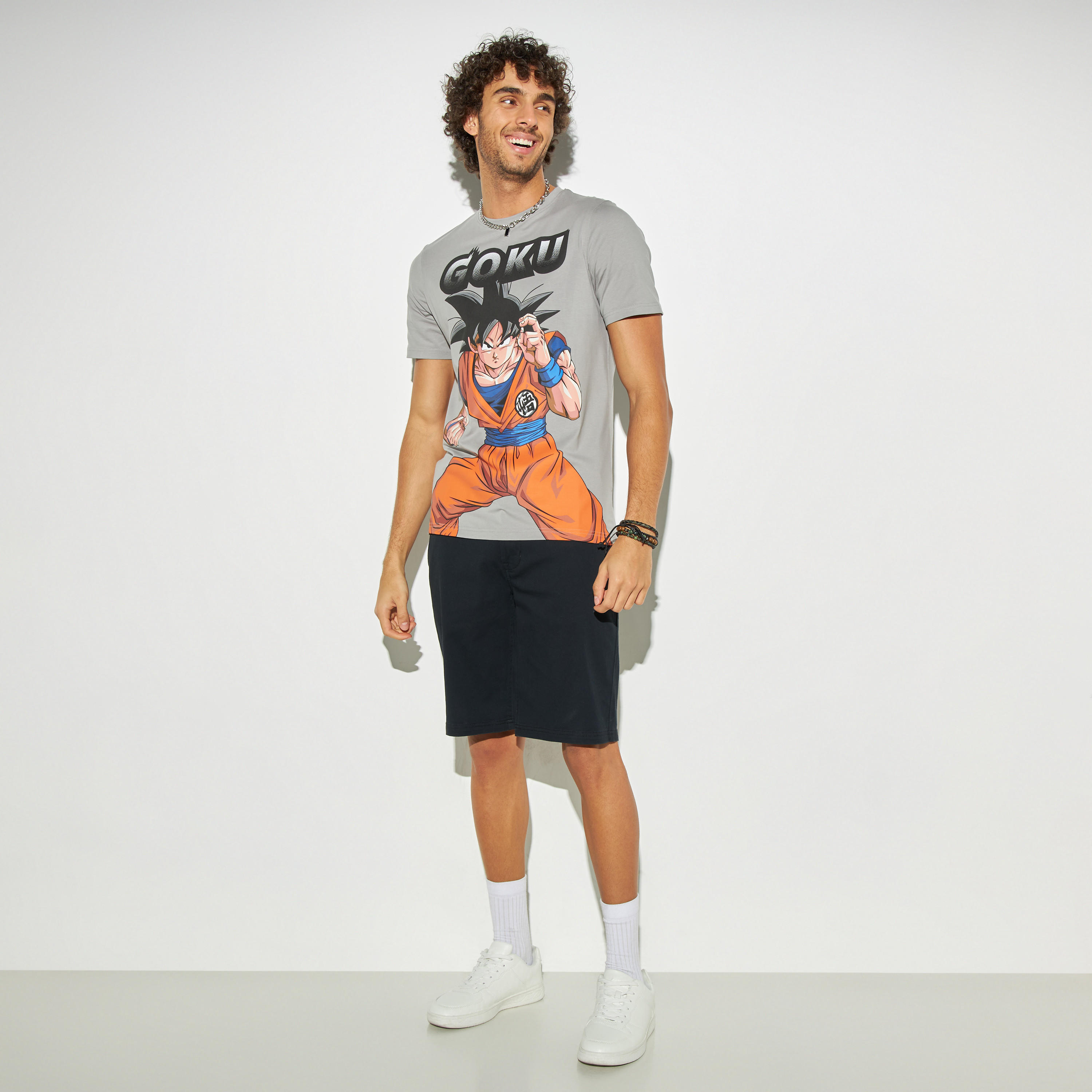 تيشيرت بياقة ضيقة وأكمام قصيرة وطبعات-men-clothing-tshirtsandpolos-tshirts-image-2