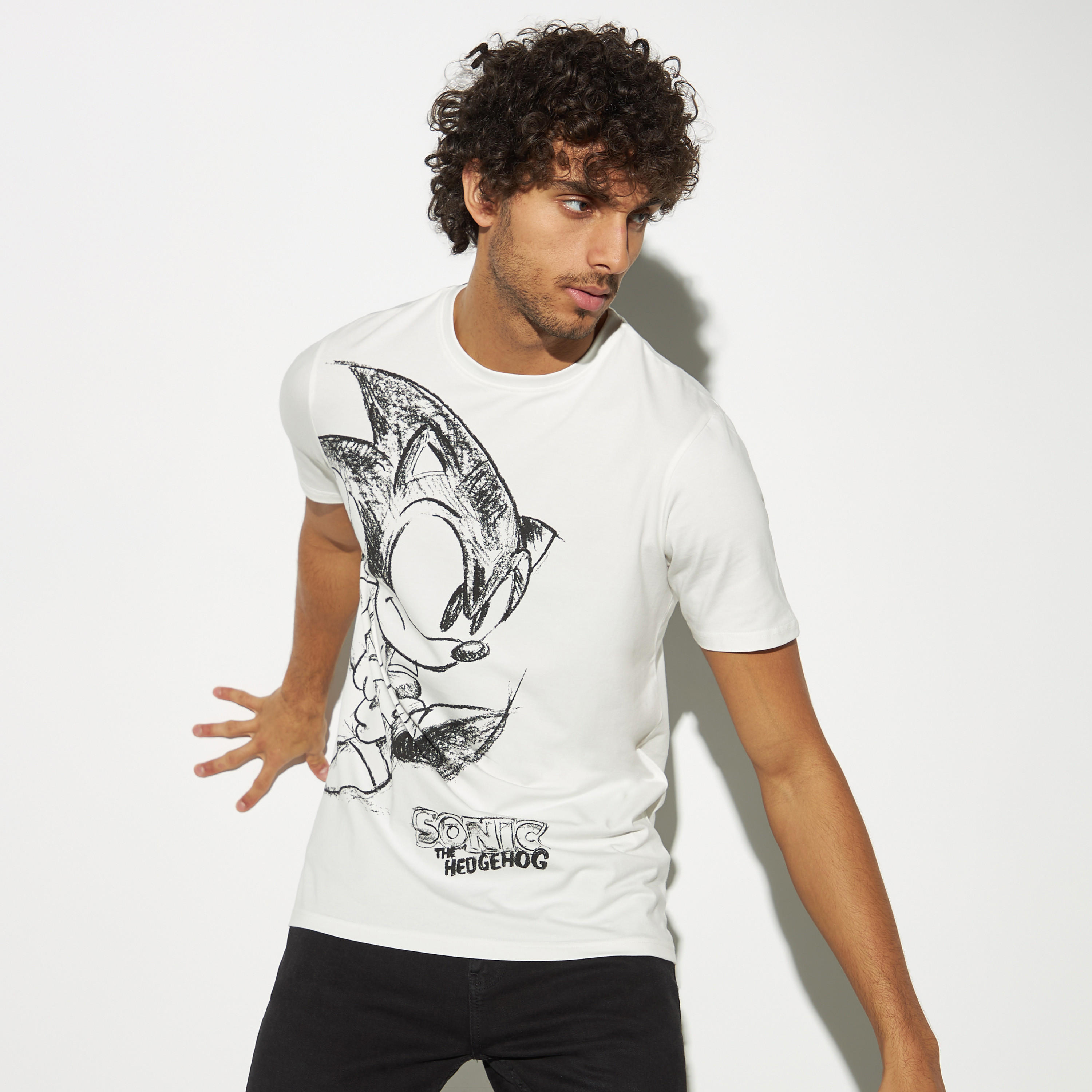 تيشيرت بياقة ضيقة وأكمام قصيرة وطبعات سونيك ذا هيدجهوج-men-clothing-tshirtsandpolos-tshirts-image-1