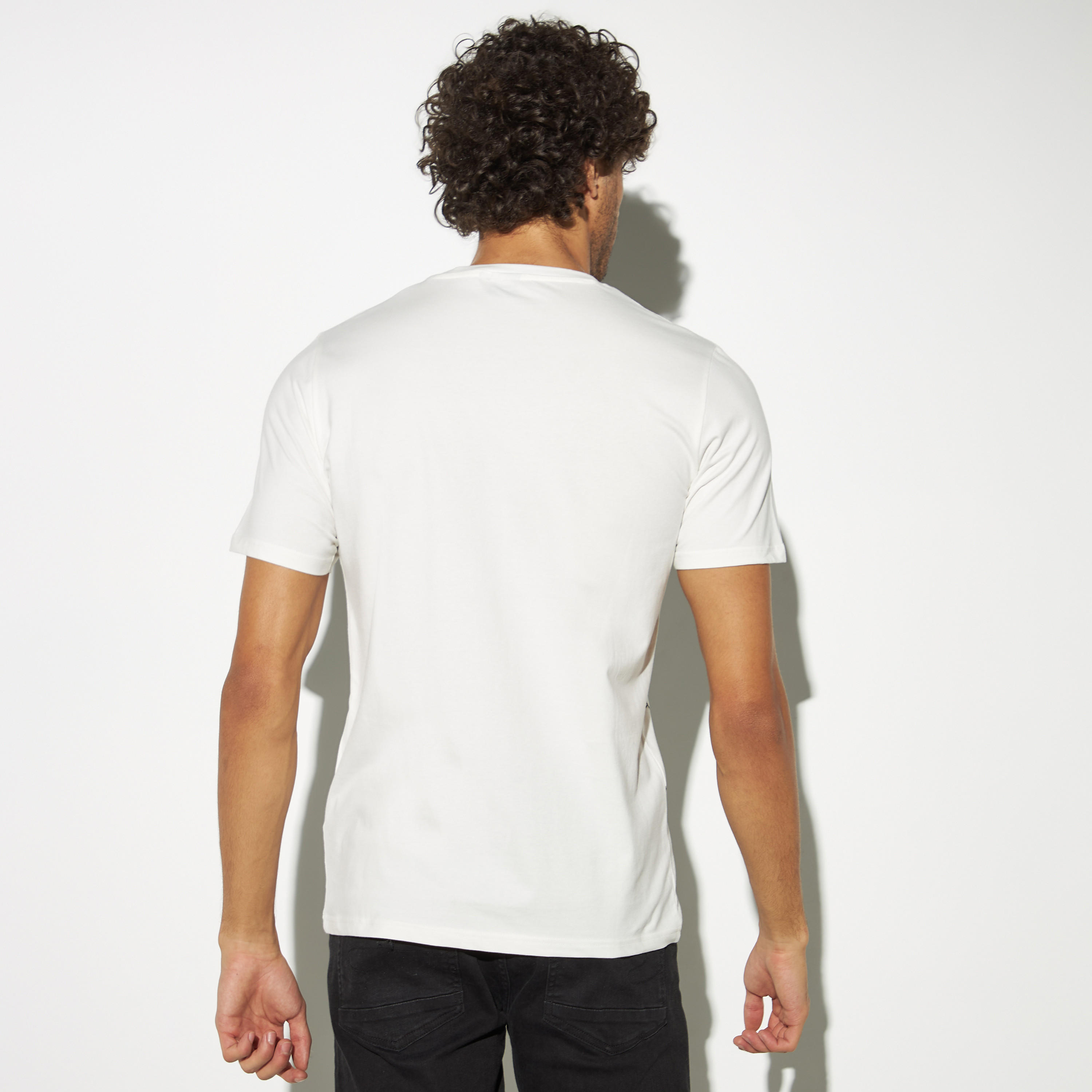 تيشيرت بياقة ضيقة وأكمام قصيرة وطبعات سونيك ذا هيدجهوج-men-clothing-tshirtsandpolos-tshirts-image-2