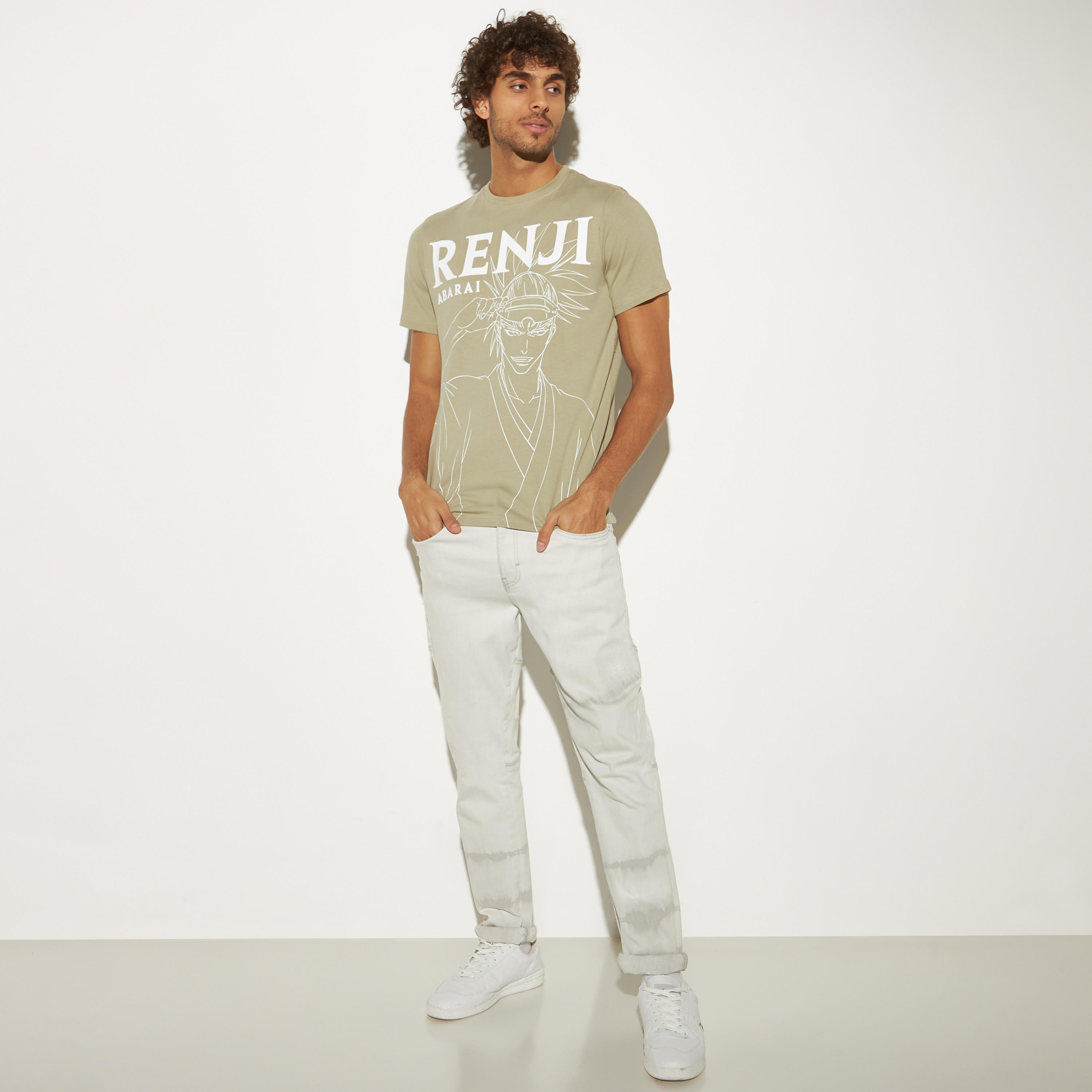 تيشيرت بياقة ضيقة وأكمام قصيرة وطبعات-men-clothing-tshirtsandpolos-tshirts-image-2