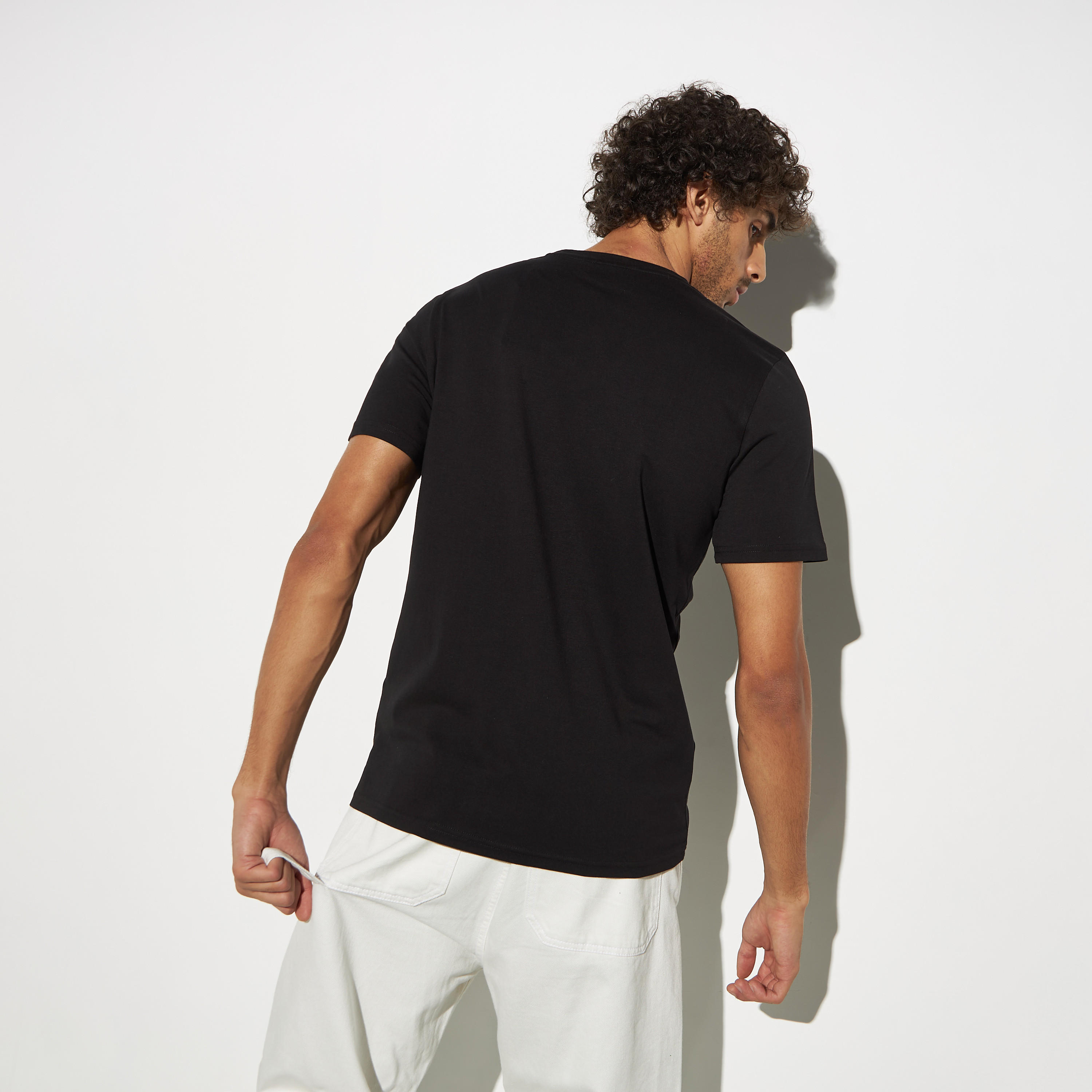 تيشيرت بياقة ضيّقة وأكمام قصيرة وطبعات-men-clothing-tshirtsandpolos-tshirts-image-3