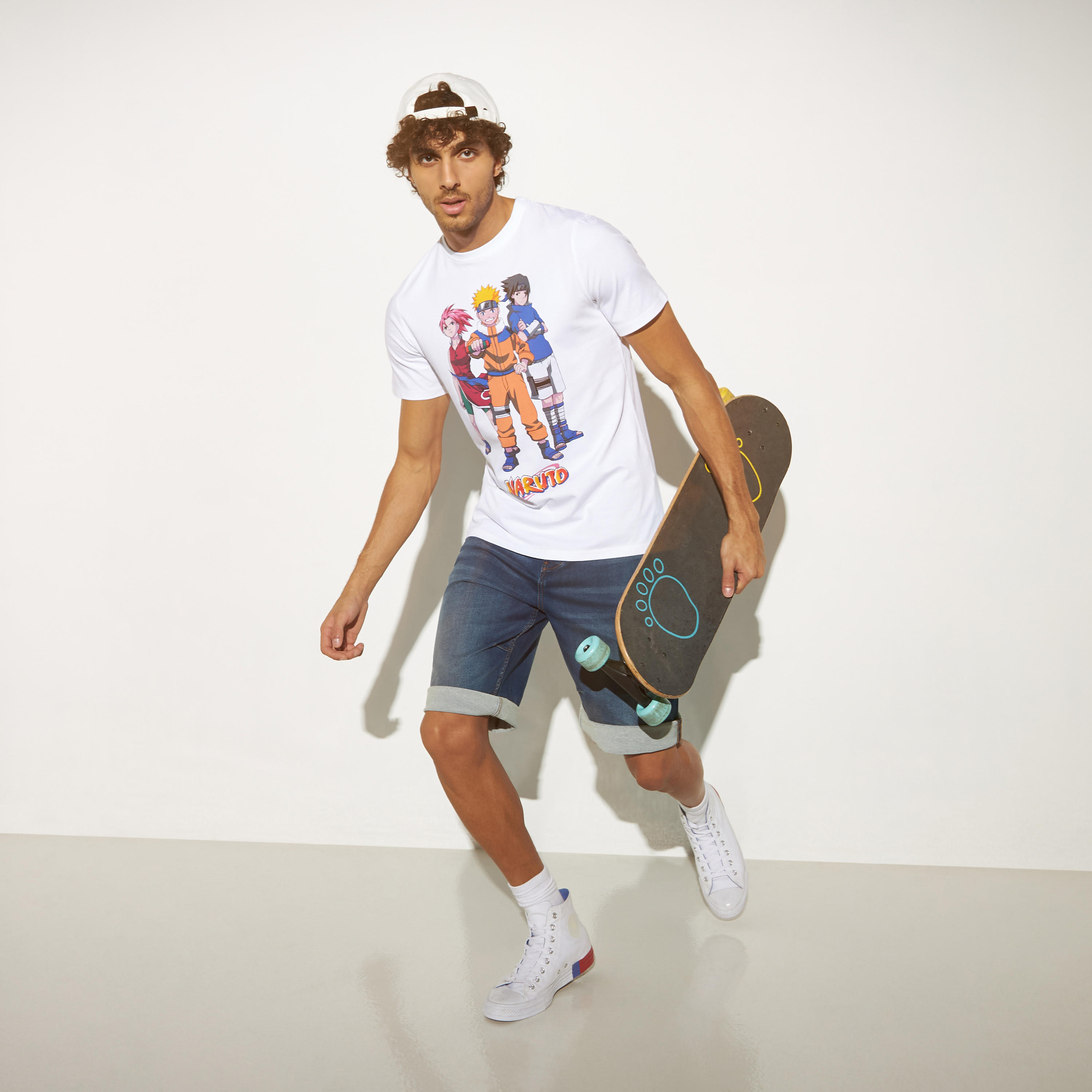 تيشيرت بياقة ضيّقة وأكمام قصيرة وطبعات-men-clothing-tshirtsandpolos-tshirts-image-2