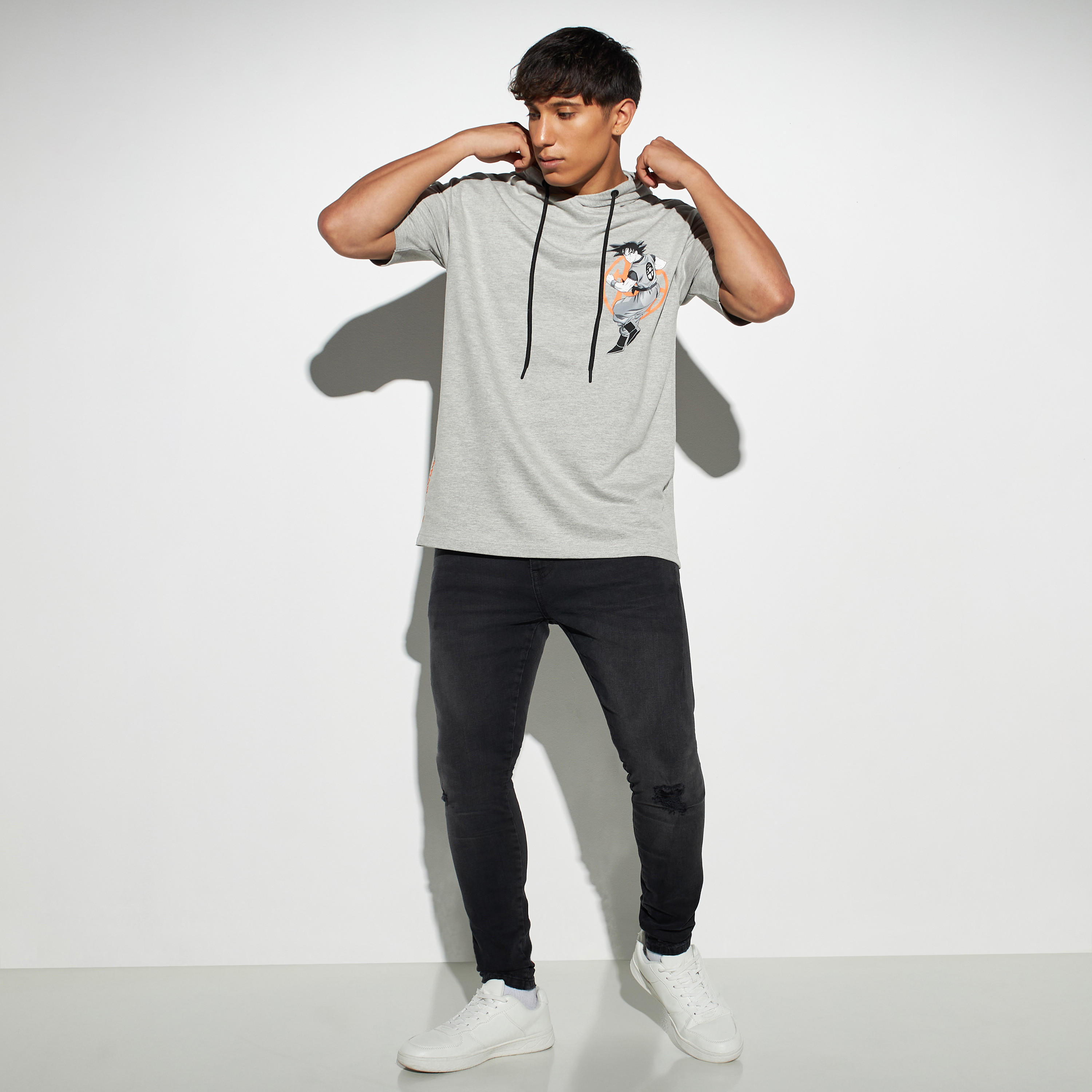تيشيرت بقبعة وأكمام قصيرة وطبعات-men-clothing-tshirtsandpolos-tshirts-image-2