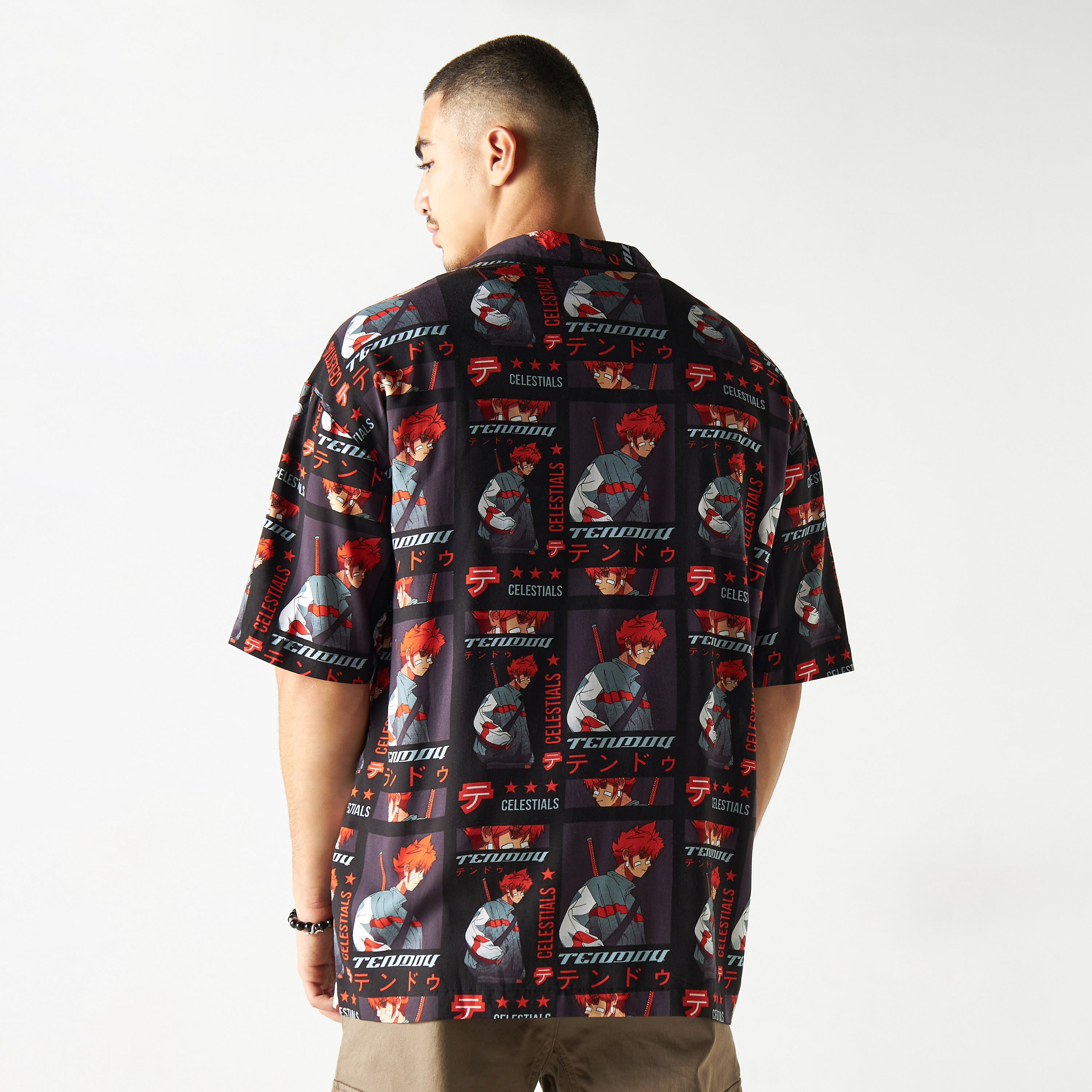 قميص بطبعات بياقة كامب وأكمام قصيرة-men-clothing-shirts-image-3