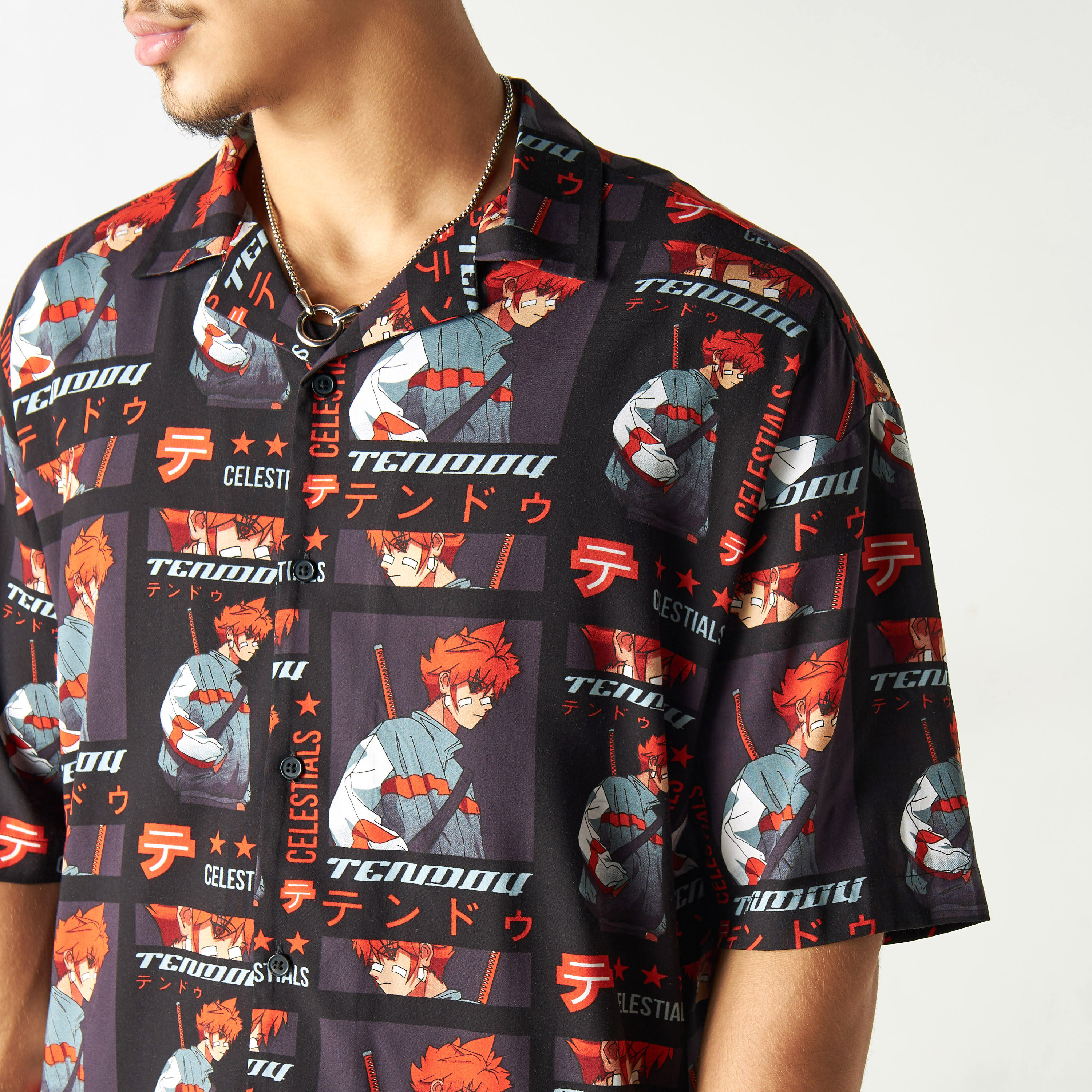 قميص بطبعات بياقة كامب وأكمام قصيرة-men-clothing-shirts-image-4