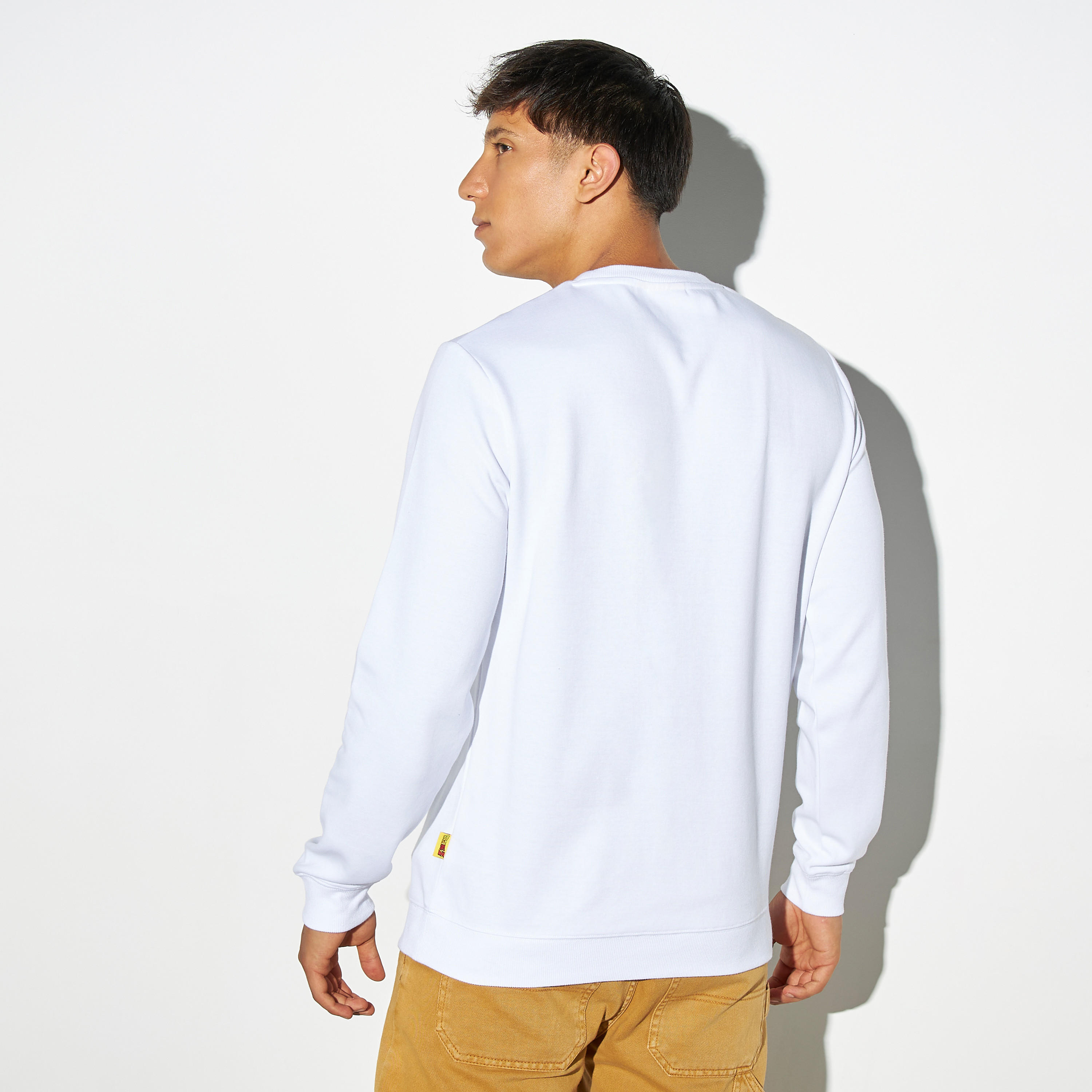 سويت شيرت بياقة ضيقة وأكمام طويلة وطبعات-men-winterwear-hoodiesandsweatshirts-image-3