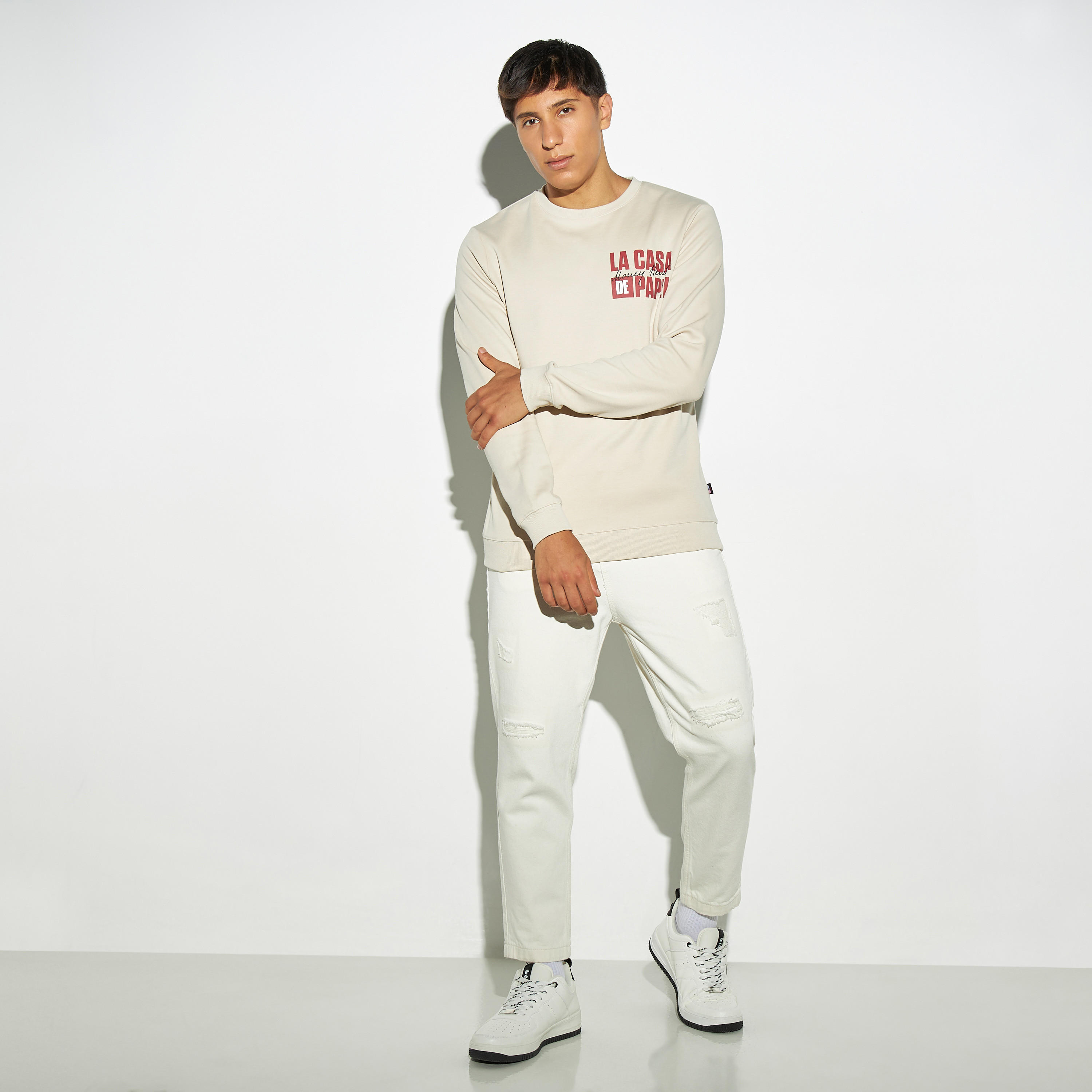 سويت شيرت بياقة ضيقة وأكمام طويلة وطبعات-men-winterwear-hoodiesandsweatshirts-image-2